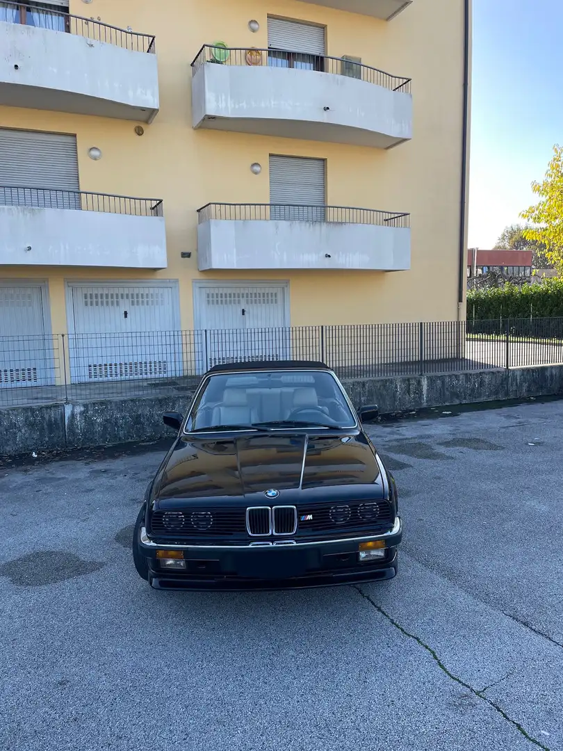 BMW 320 320i Cabrio crna - 1