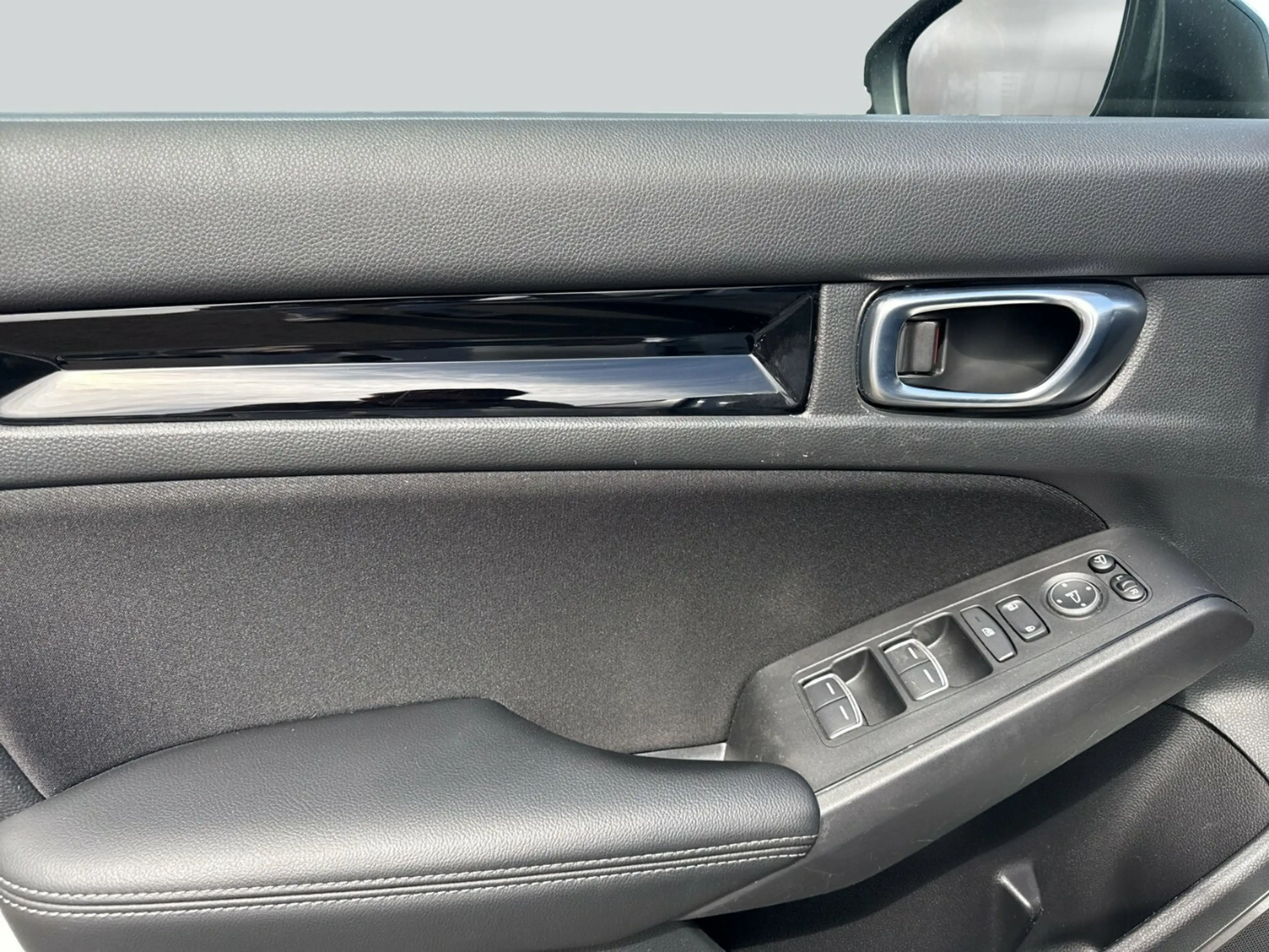 Honda Civic e:HEV Sport — photo 8
