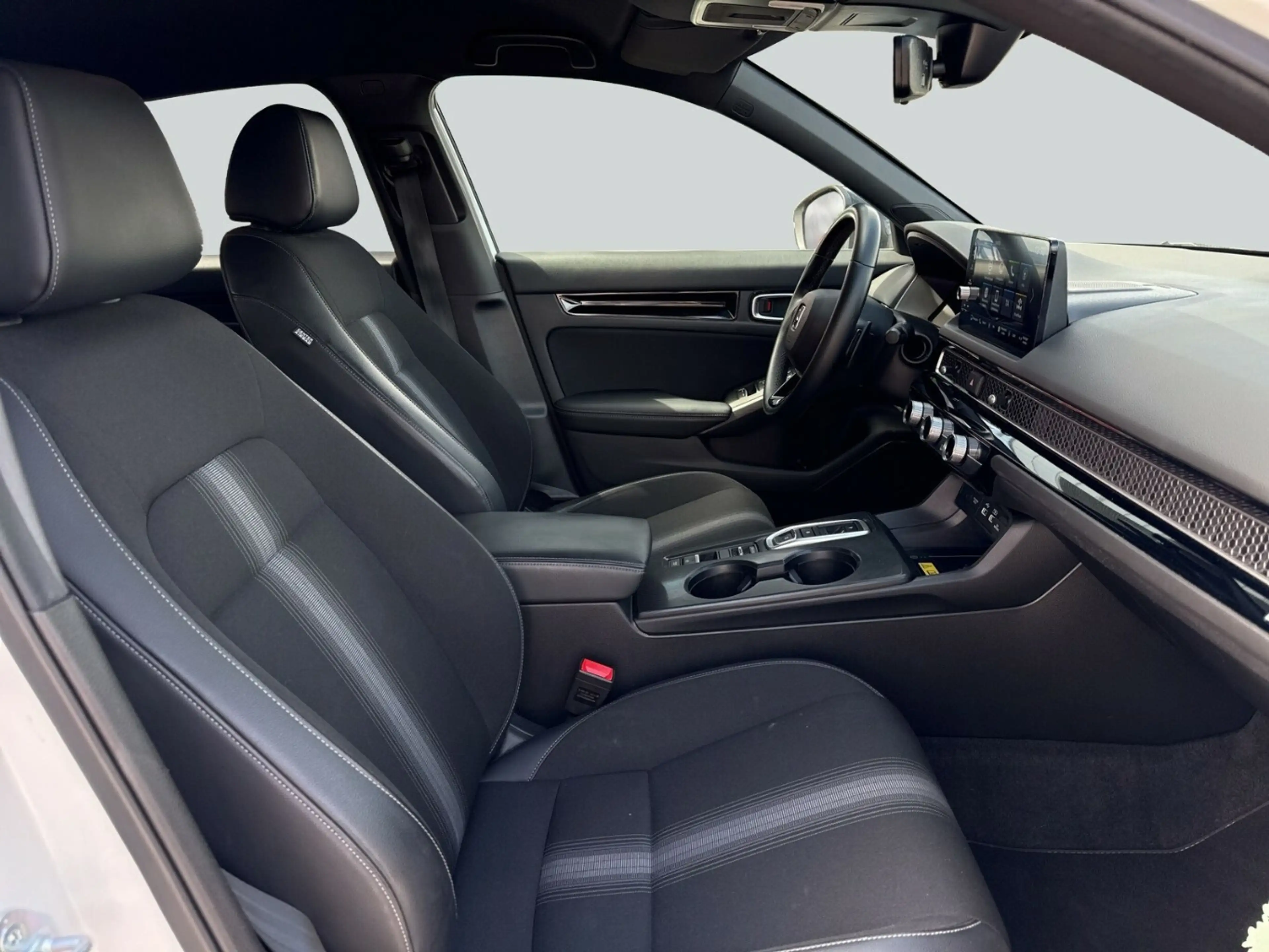 Honda Civic e:HEV Sport — photo 3