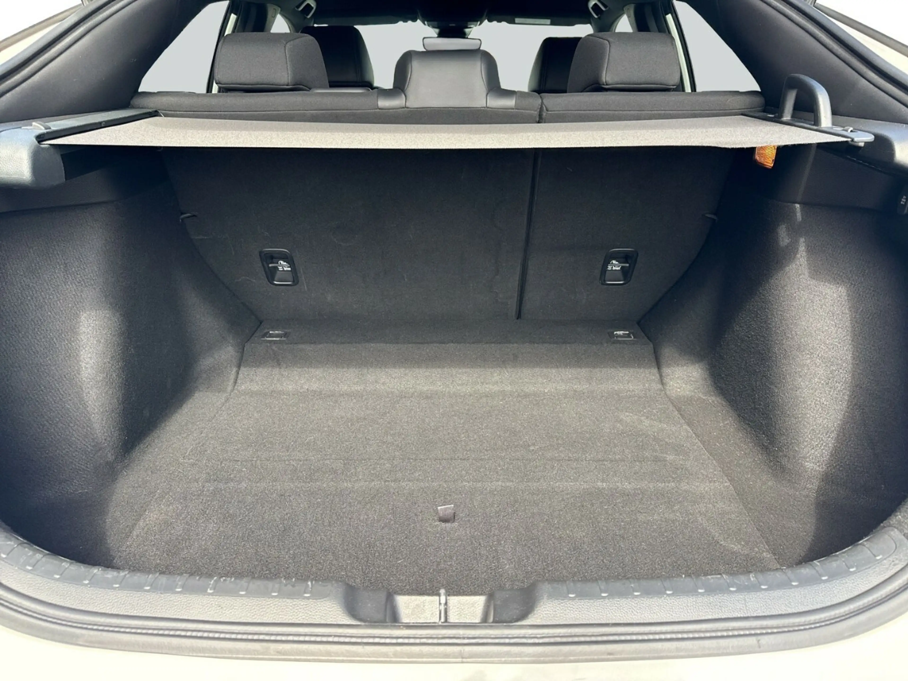 Honda Civic e:HEV Sport — photo 10