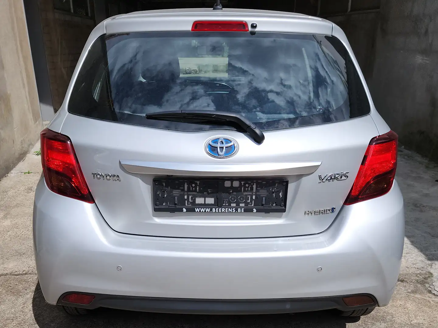 Toyota Yaris Hybride 10000€ PRIX Exp hors EU ou +TVA Zilver - 2