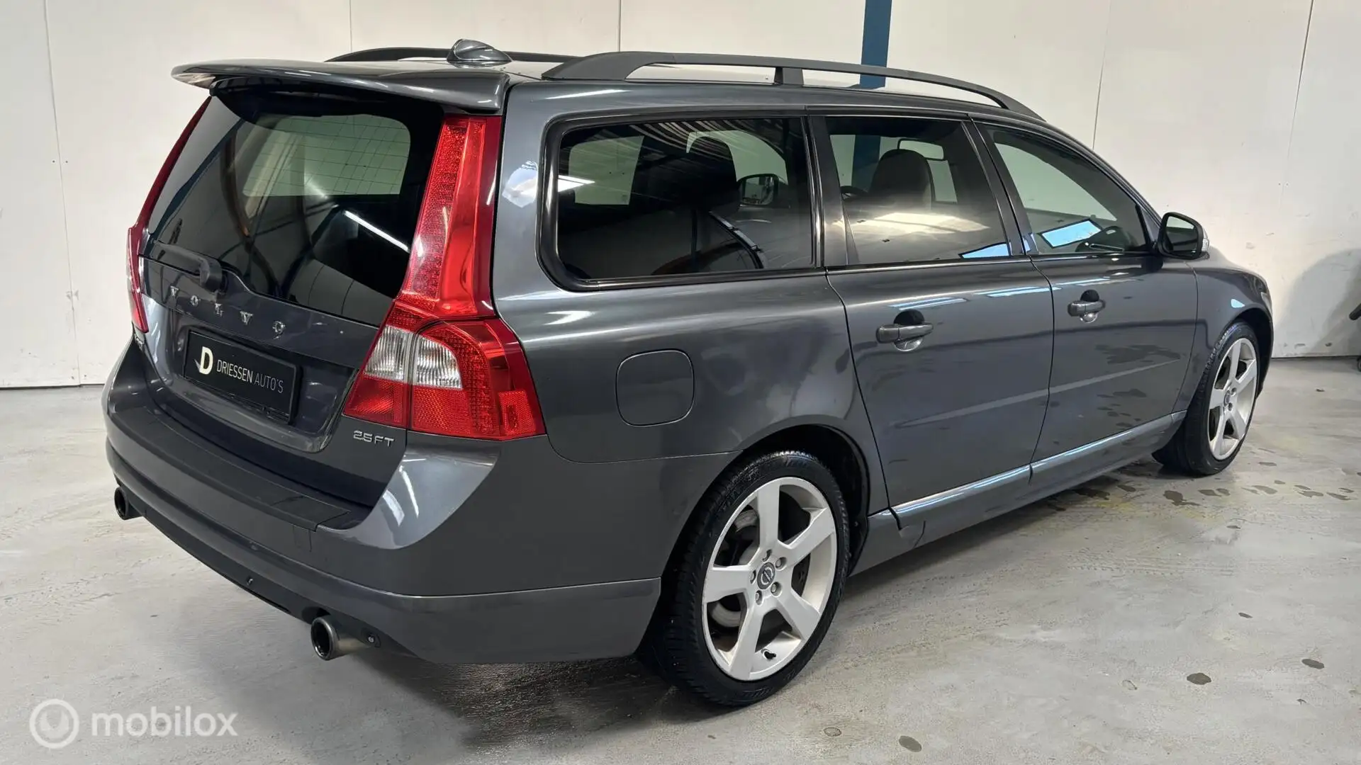 Volvo V70 2.5T R-Design LEER / XENON Grijs - 2