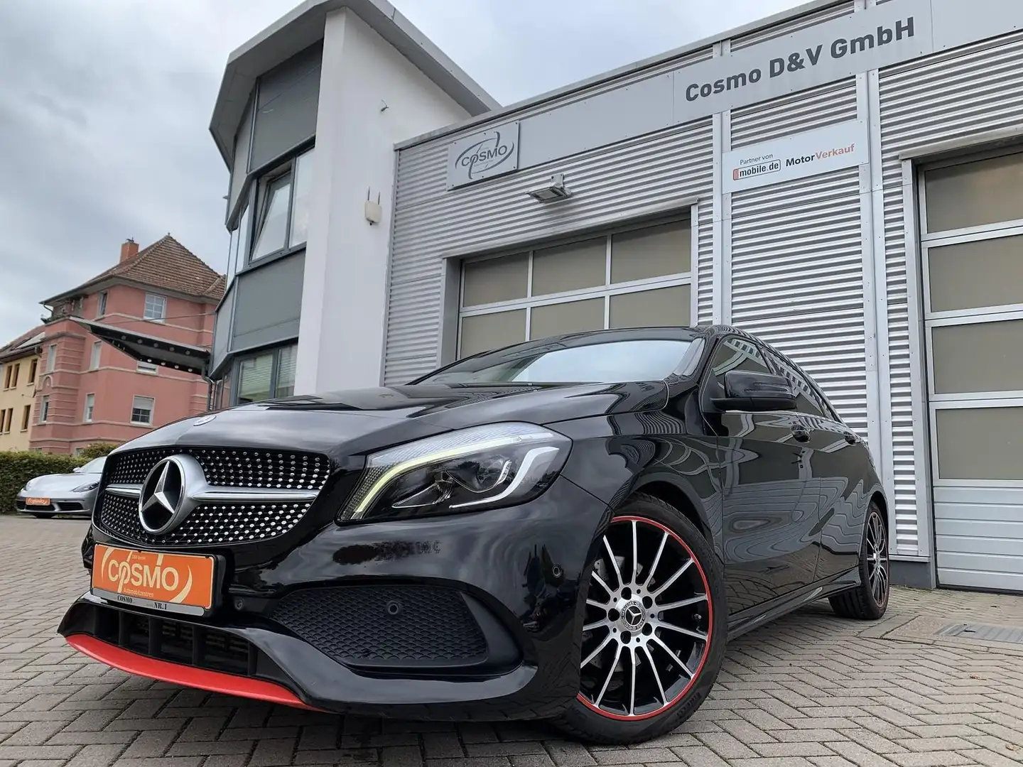 Mercedes-Benz A 200 A200 AMG-Line Voll-LED+Navi+Kamera+Sitzhzg Schwarz - 1