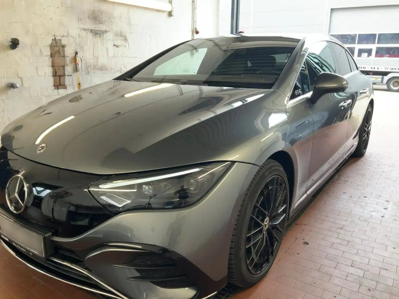 Mercedes-Benz EQE 300