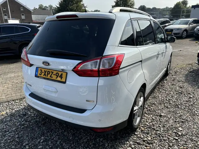 Ford Grand C-Max view 4