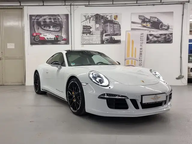 Porsche 991 Carrera GTS