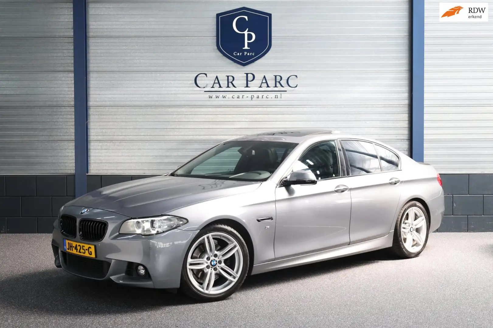 BMW 520 5-serie 520i M Sport M-PAKKET/FACELIFT/LCI/SCHUIFD Grijs - 1