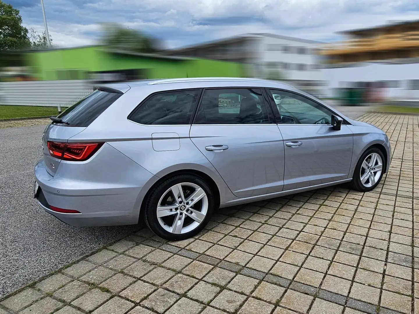 SEAT Leon Leon ST FR 1,4 TSI FR Silber - 2