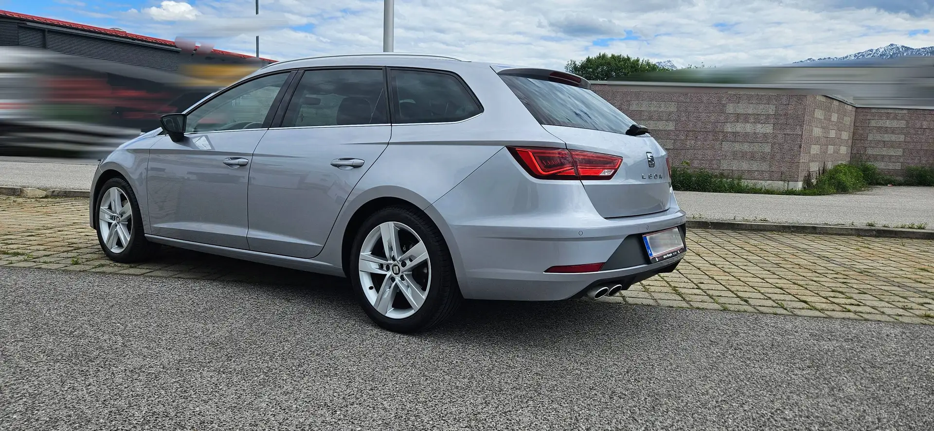 SEAT Leon Leon ST FR 1,4 TSI FR Silber - 1