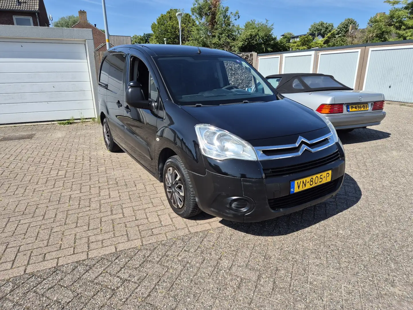 Citroen Berlingo 1.6 HDI 500 Club Zwart - 1