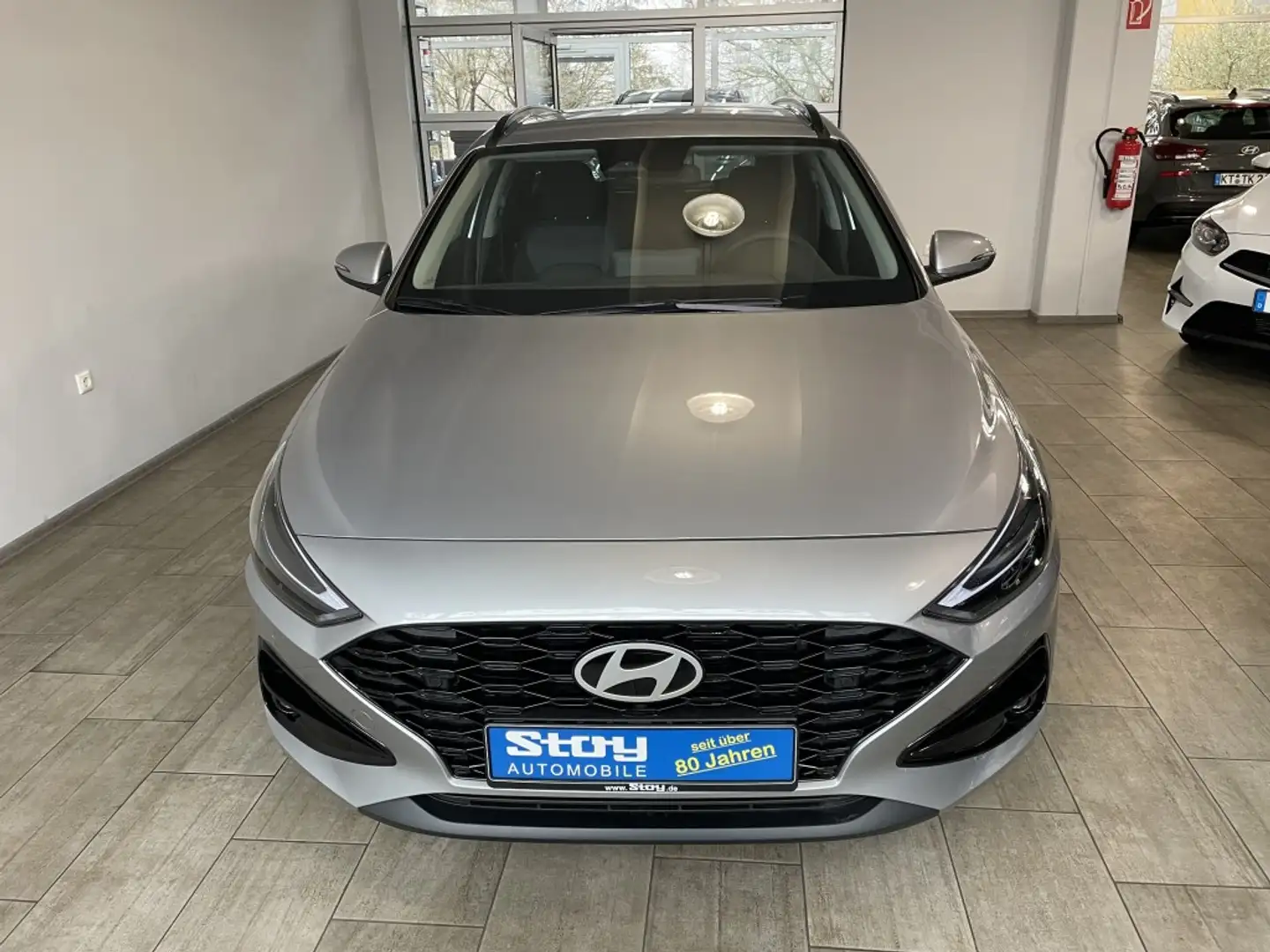 Hyundai i30 Kombi MJ25 1.5 T-GDI Navi LED SHZ PDC v+h Kam Silber - 2