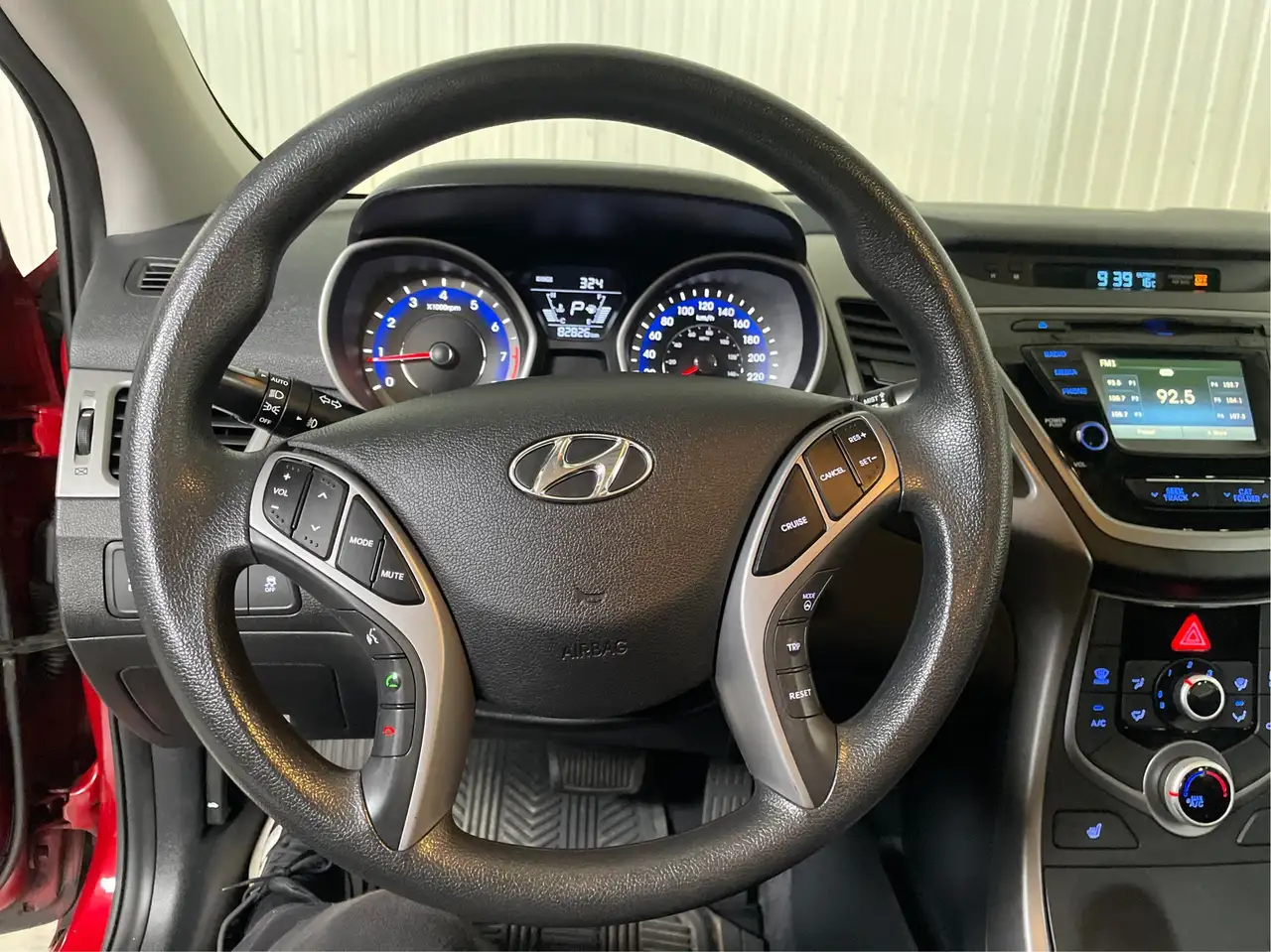 Hyundai ELANTRA photo Hyundai ELANTRA