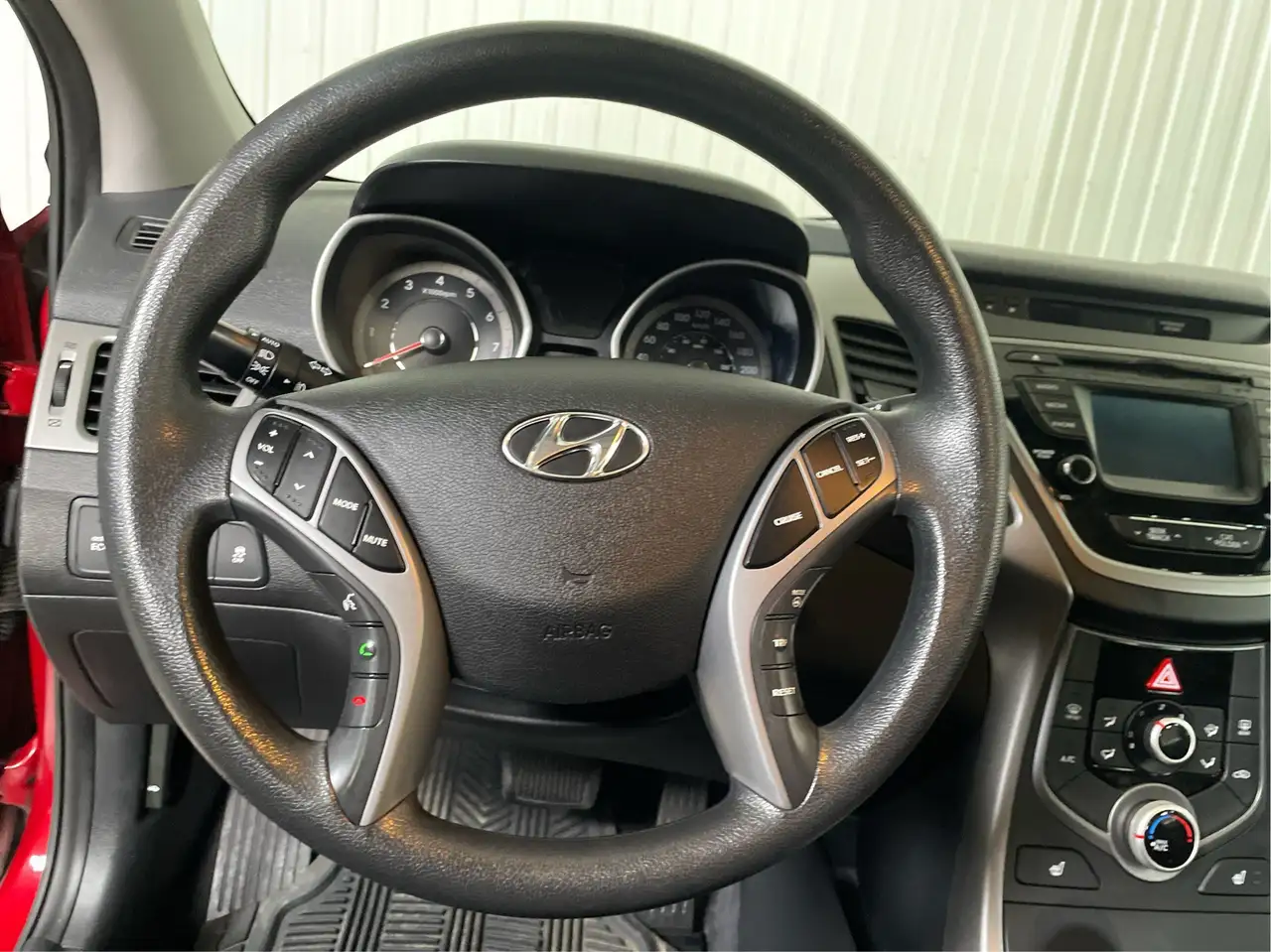 Hyundai ELANTRA photo Hyundai ELANTRA