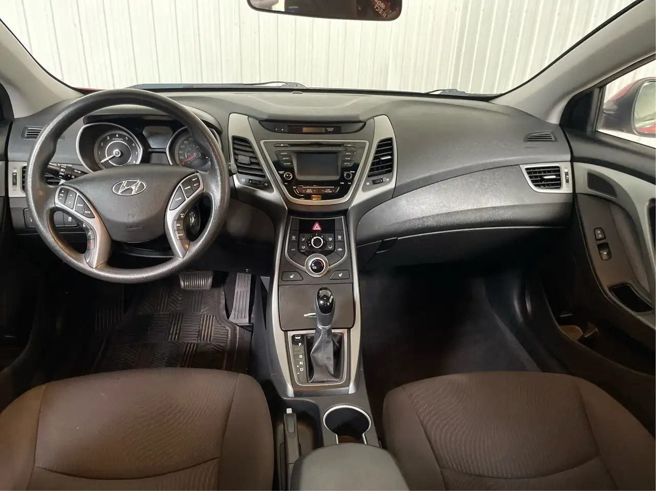 Hyundai ELANTRA photo Hyundai ELANTRA