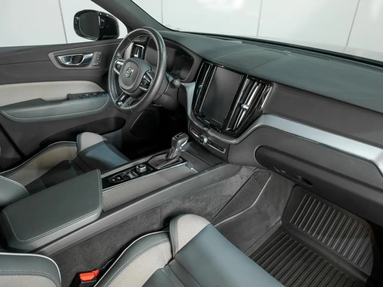 Volvo XC60 снимка Volvo XC60