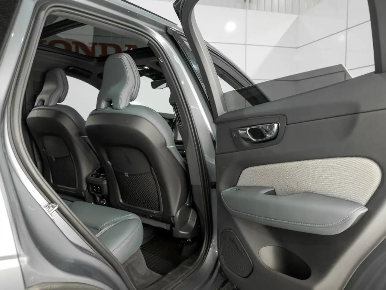 Volvo XC60 снимка Volvo XC60