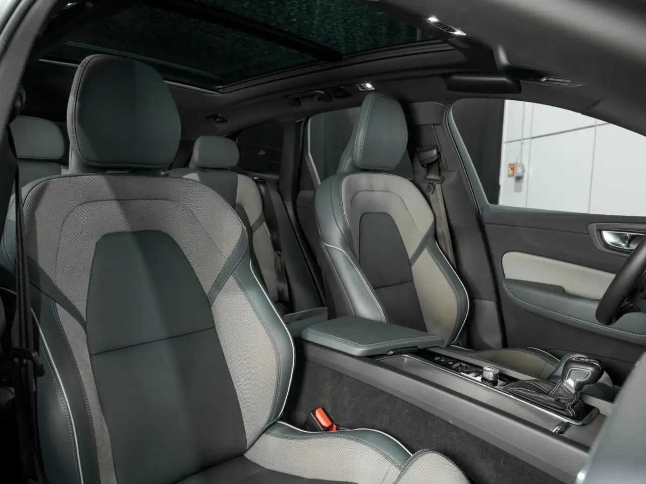 Volvo XC60 снимка Volvo XC60
