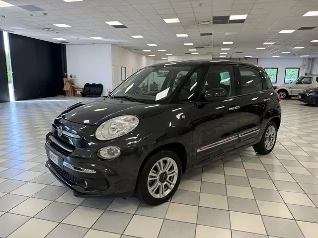 Fiat 500l view 3