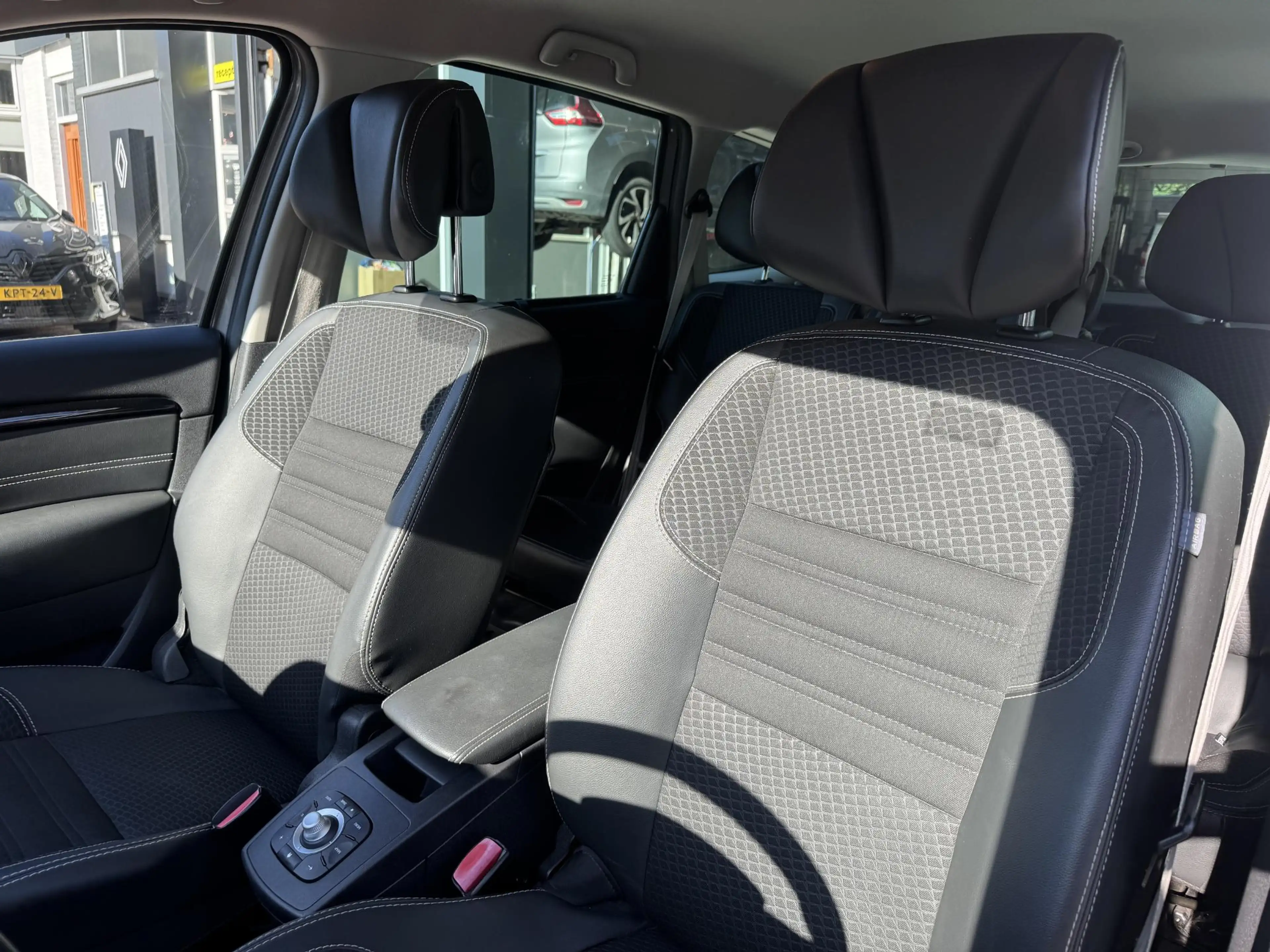 Renault Grand Scenic 1.2 TCe Bose + trekhaak — photo 12