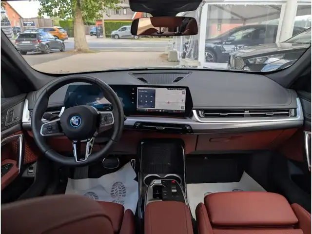 BMW Ix1 view 11