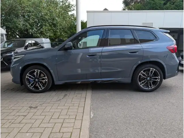 BMW Ix1 view 3