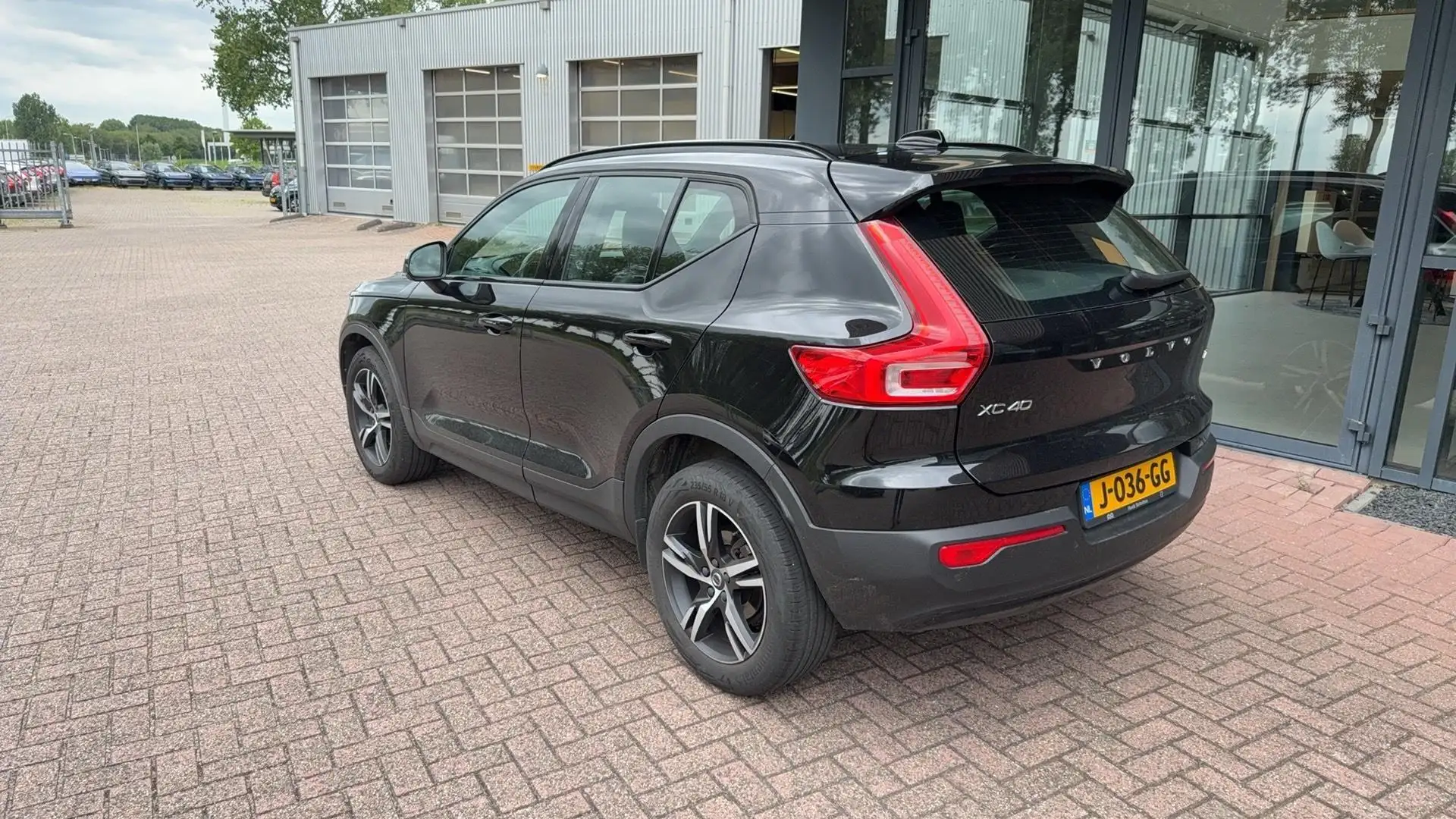 Volvo XC40 1.5 T3 R-Design | Leder interieur| Parkeer Camera Zwart - 2
