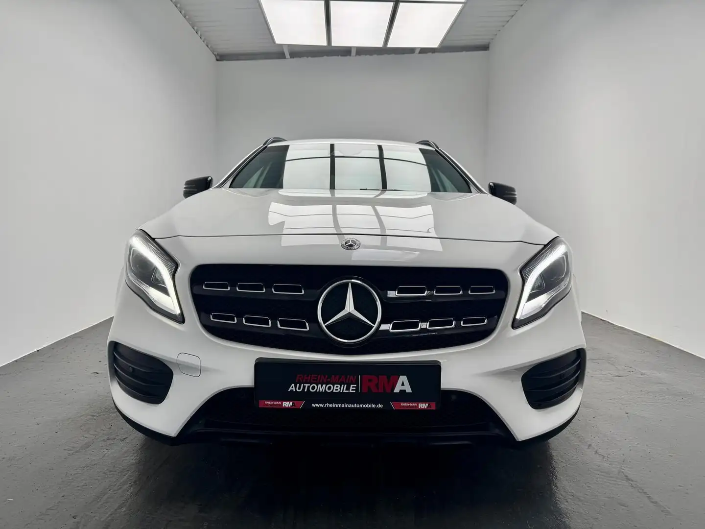 Mercedes-Benz GLA 180 1.6 +AMG-LINE+NAVIGATION+AHK+KAMERA+LED Weiß - 2