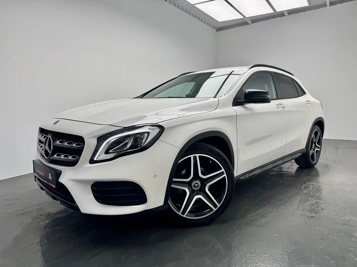 Mercedes-Benz GLA 180 1.6 +AMG-LINE+NAVIGATION+AHK+KAMERA+LED Weiß - 1