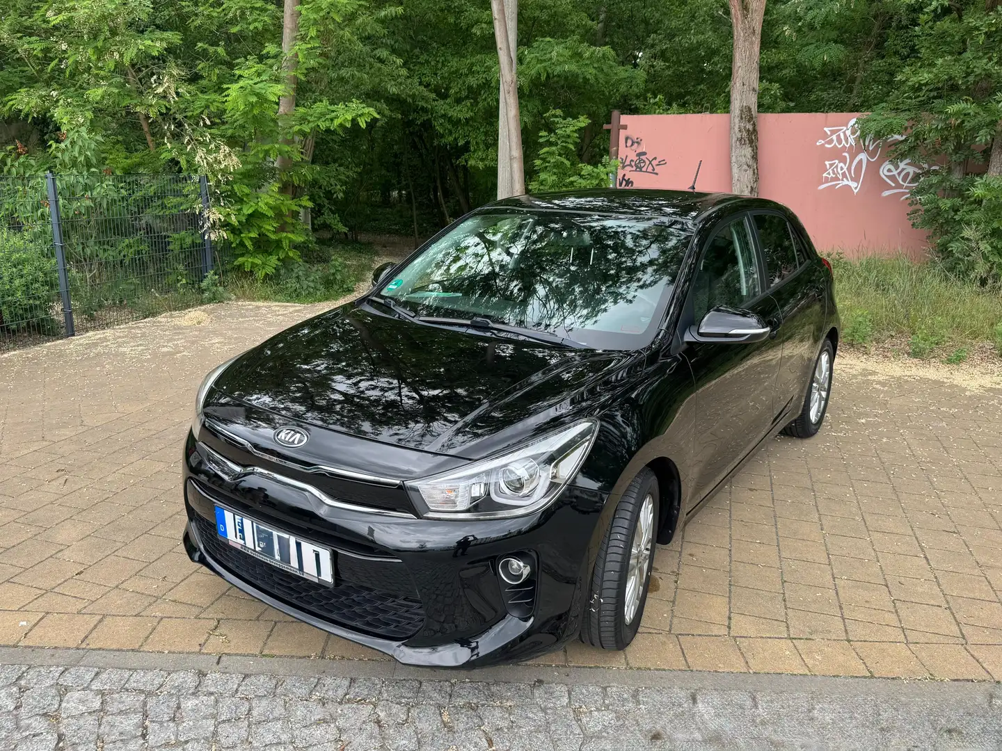 Kia Rio Rio 1.2 Dream-Team Edition Schwarz - 1
