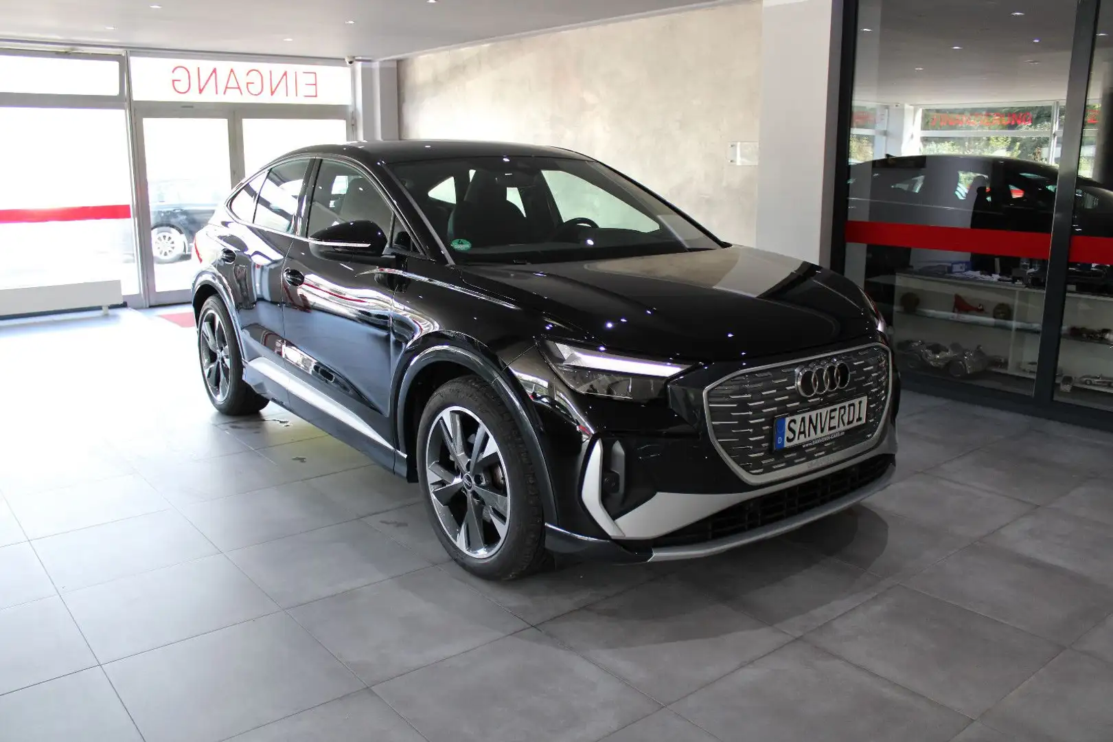 Audi Q4 35 e-tron SPORTBACK S-LINE ACC *I.HAND* Чорний - 2