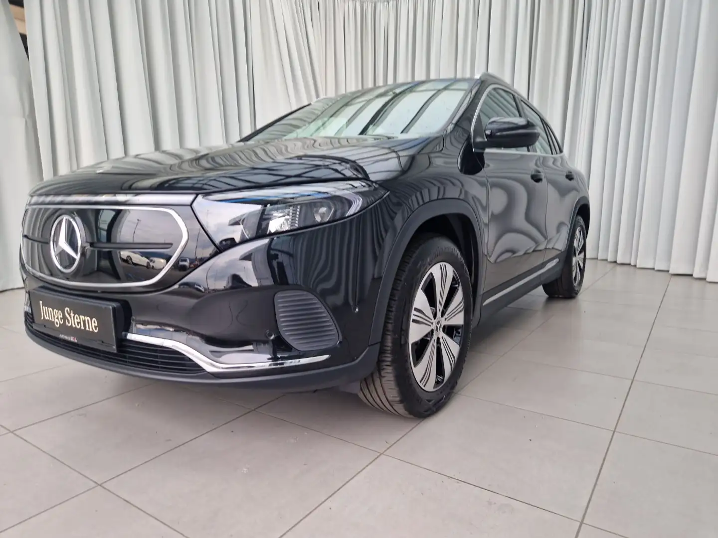 Mercedes-Benz EQA 300 4MATIC SpurW Schwarz - 2
