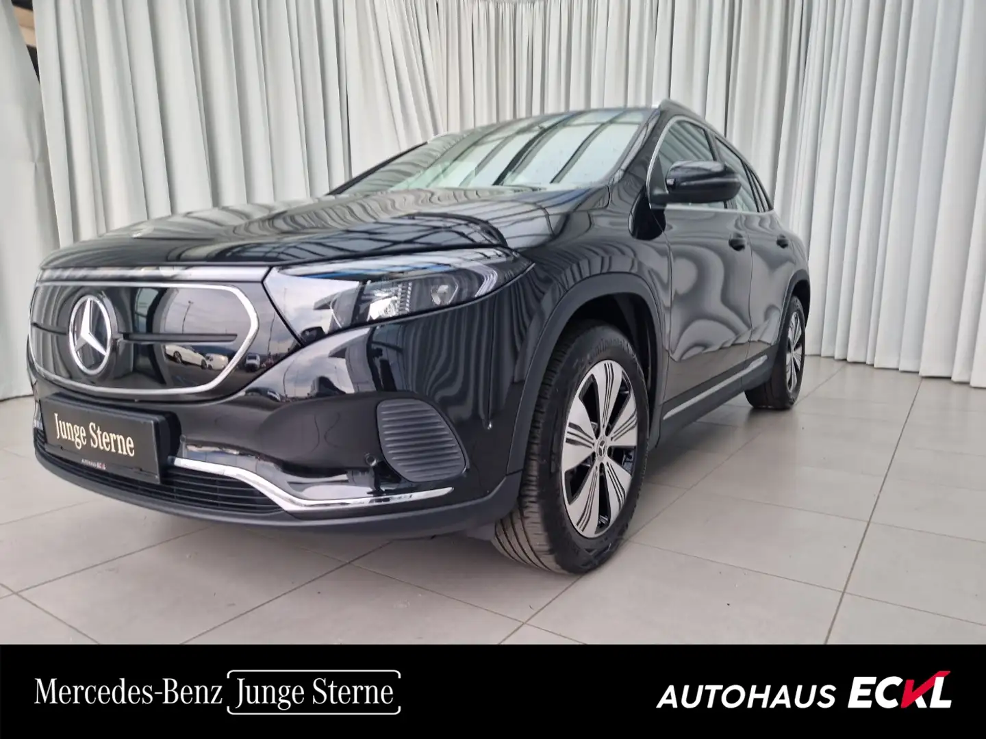 Mercedes-Benz EQA 300 4MATIC SpurW Schwarz - 1
