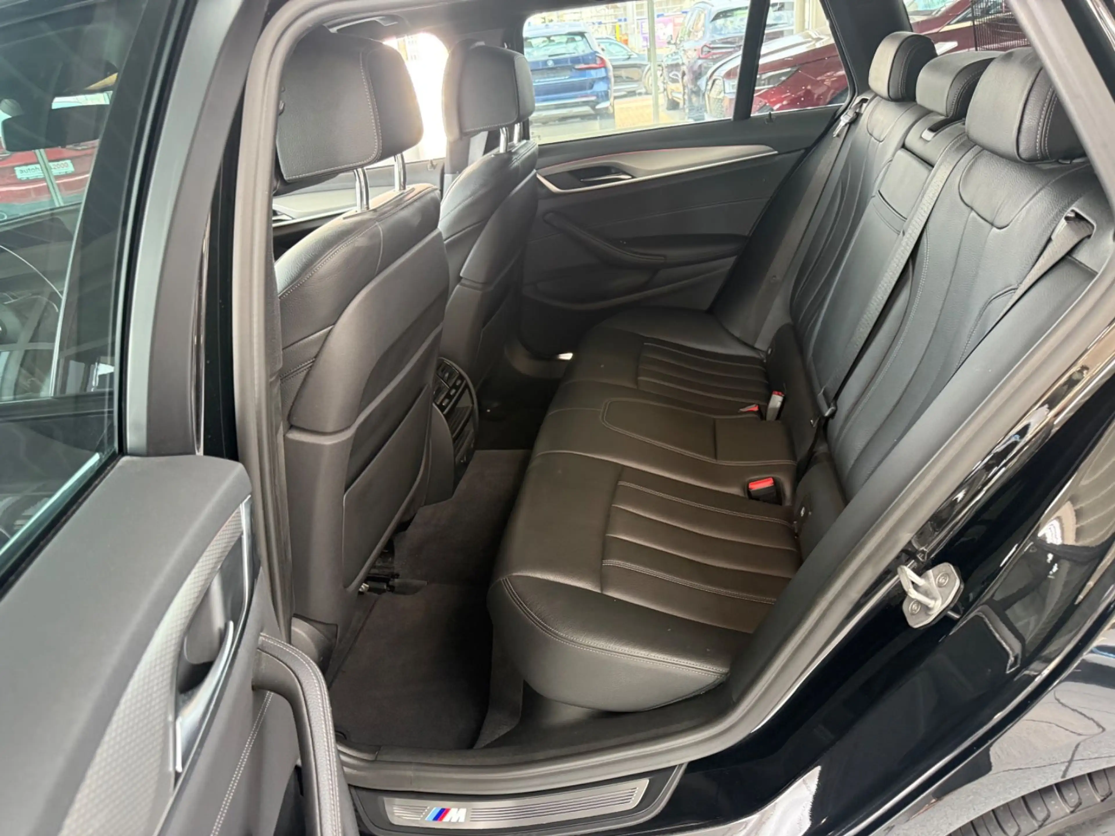 BMW 530 d xDrive M Sportpaket AUT./LED/HUD/CAM/SITZBE — photo 10