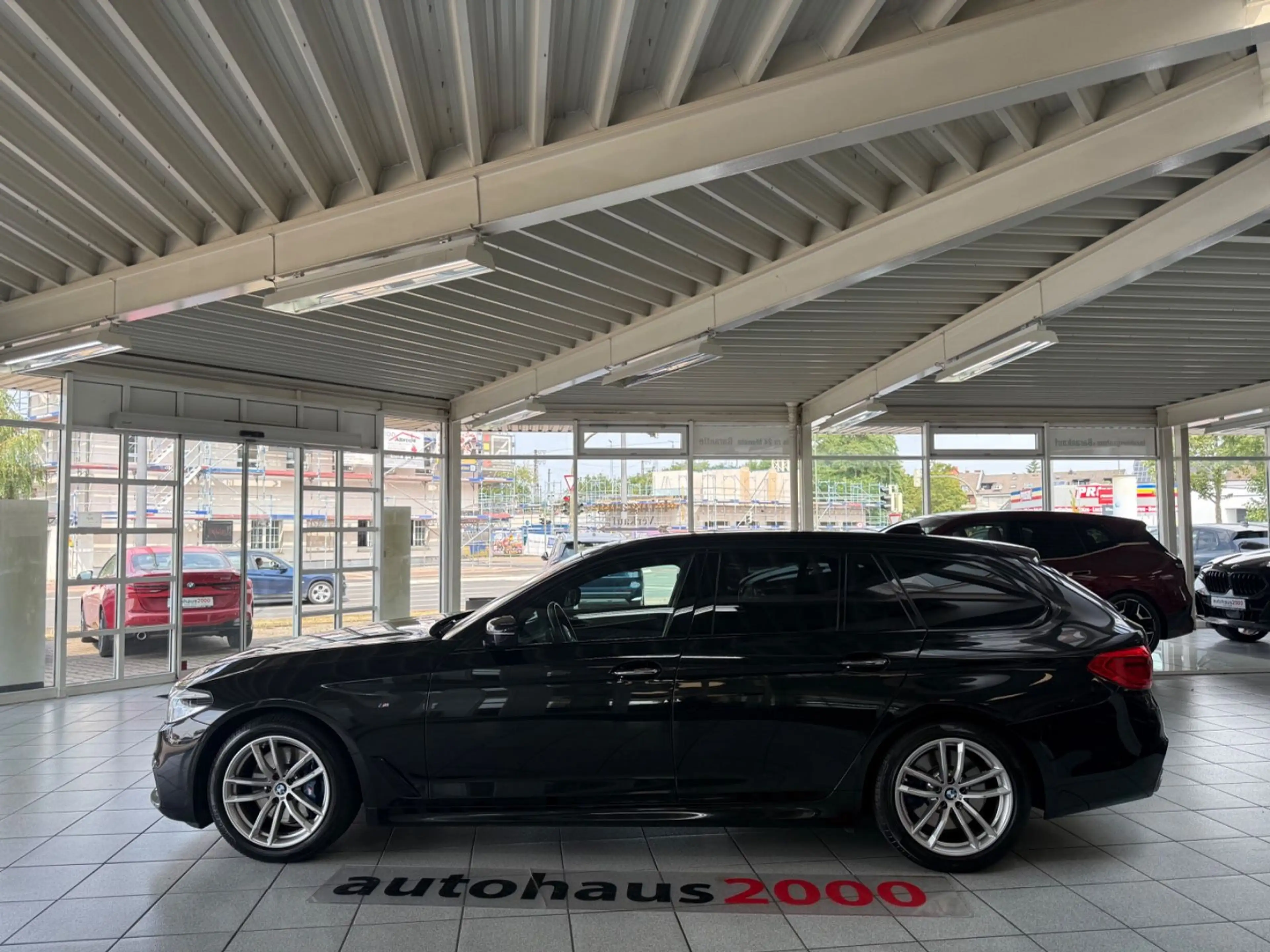 BMW 530 d xDrive M Sportpaket AUT./LED/HUD/CAM/SITZBE — photo 5