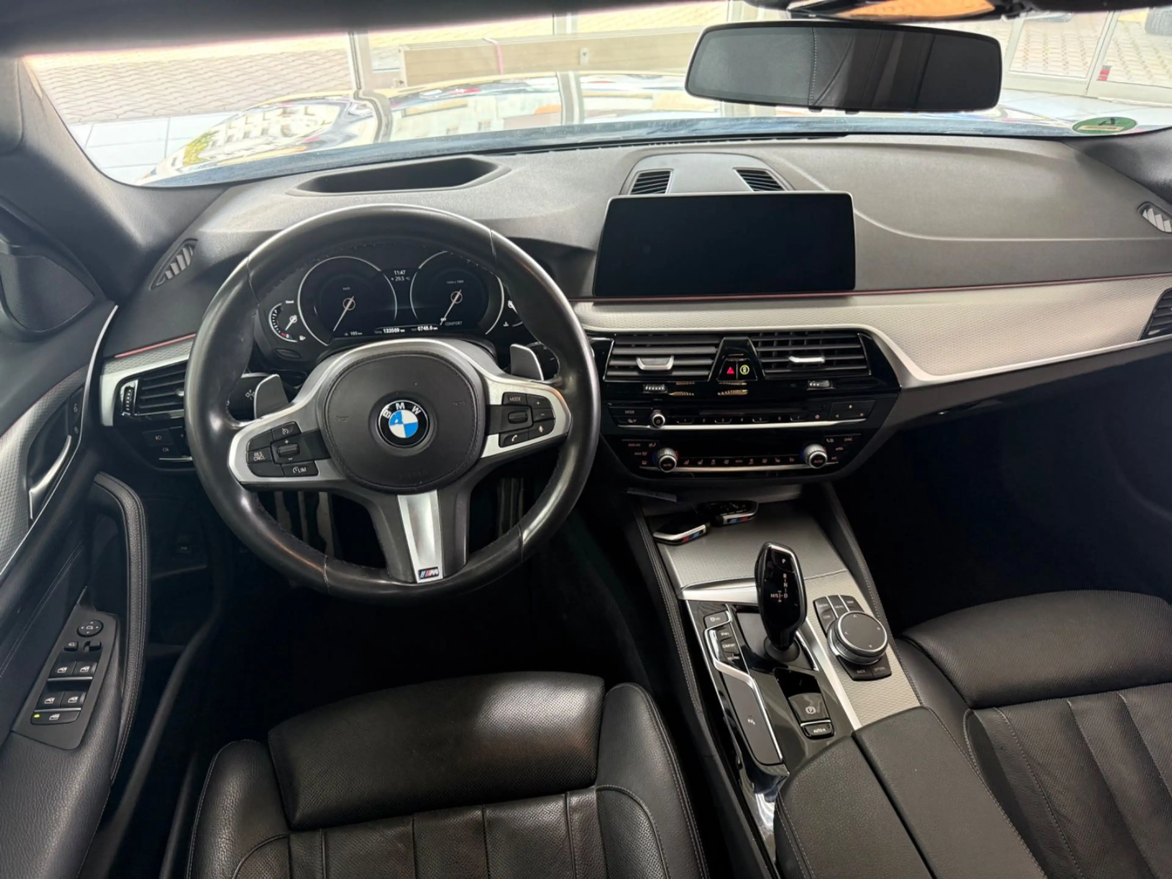 BMW 530 d xDrive M Sportpaket AUT./LED/HUD/CAM/SITZBE — photo 6