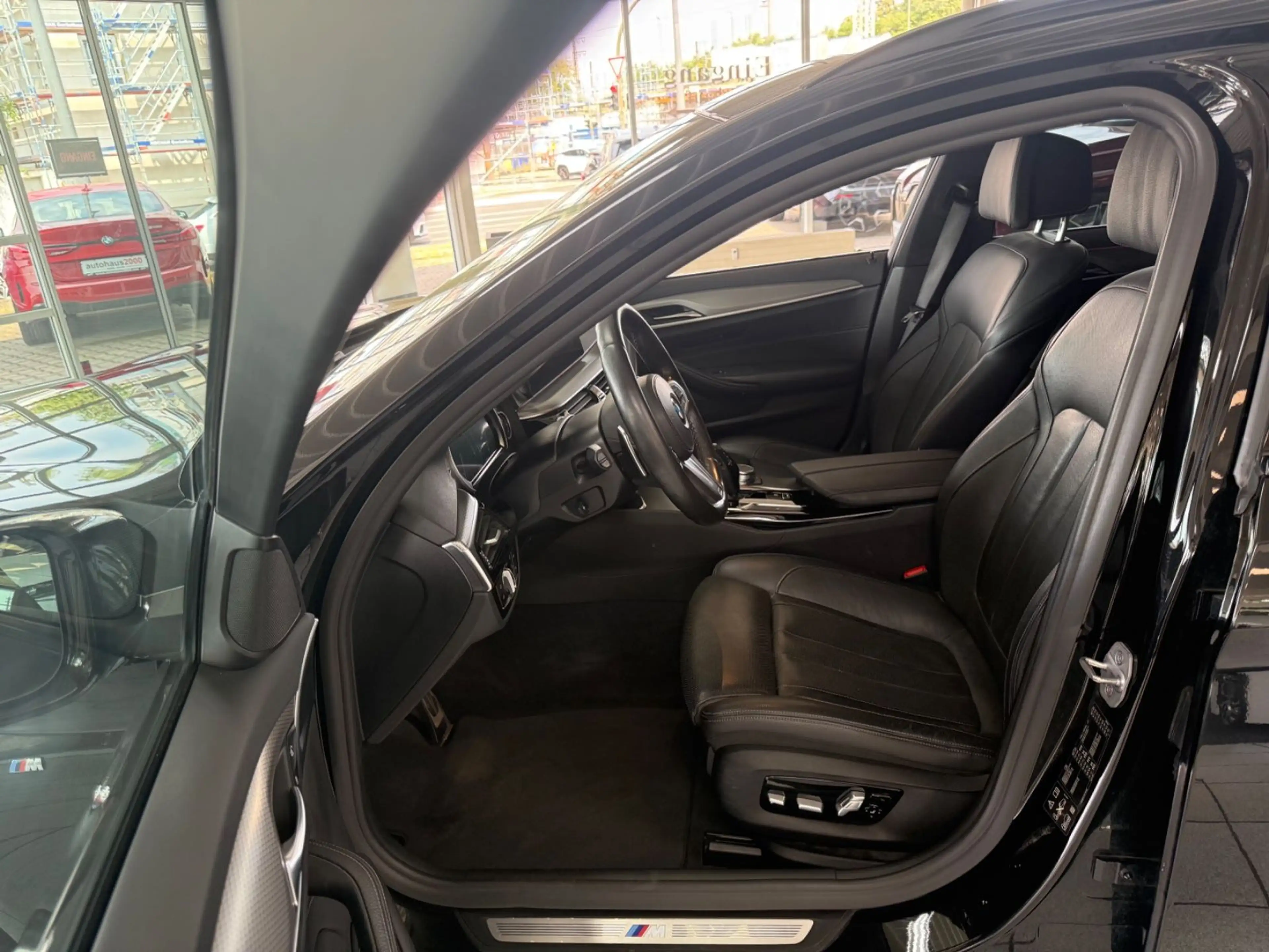 BMW 530 d xDrive M Sportpaket AUT./LED/HUD/CAM/SITZBE — photo 9