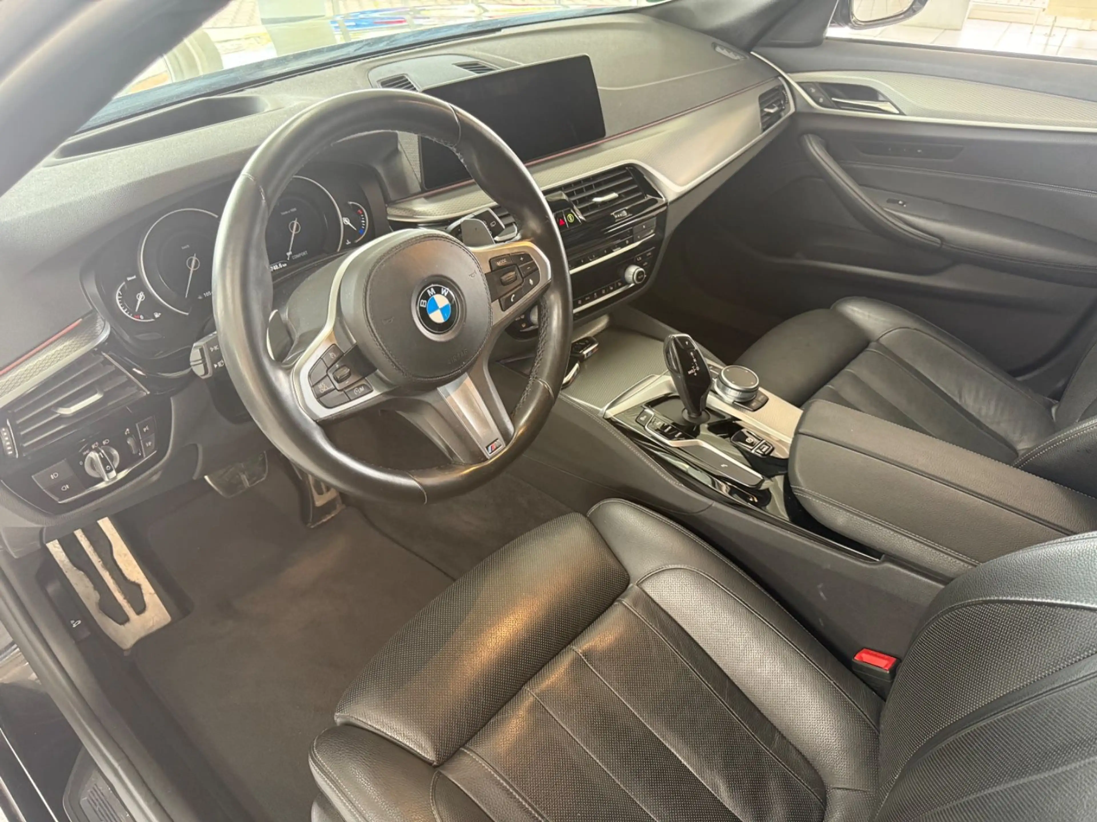 BMW 530 d xDrive M Sportpaket AUT./LED/HUD/CAM/SITZBE — photo 8