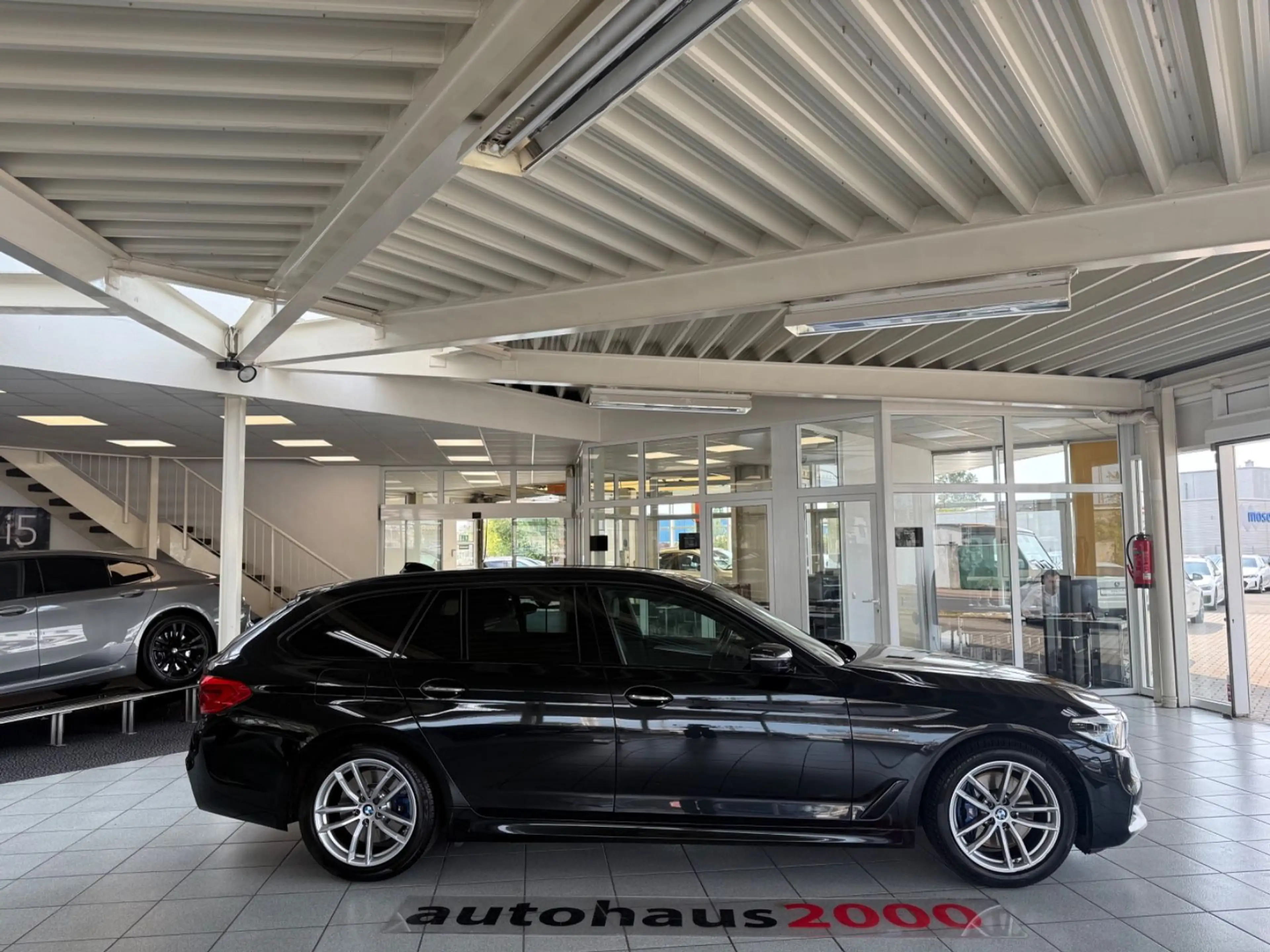 BMW 530 d xDrive M Sportpaket AUT./LED/HUD/CAM/SITZBE — photo 2