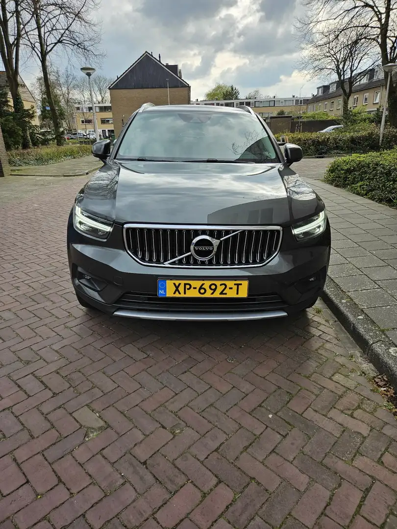 Volvo XC40 1.5 T3 Inscription Grau - 1