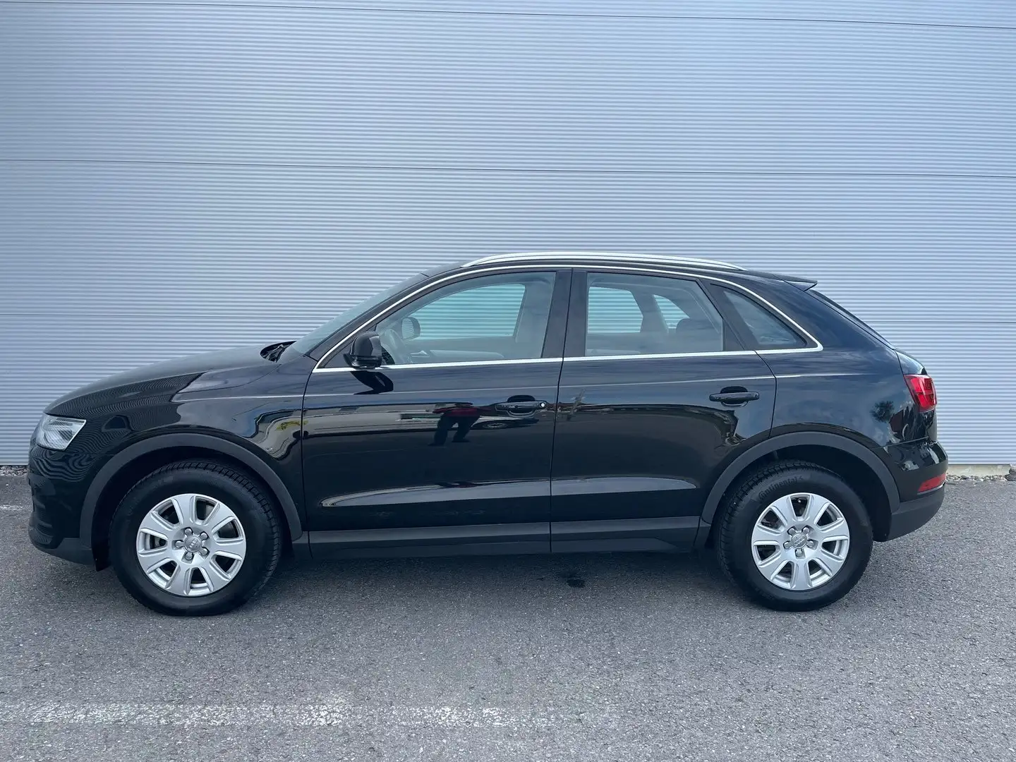 Audi Q3 2.0 TDI intro Schwarz - 2