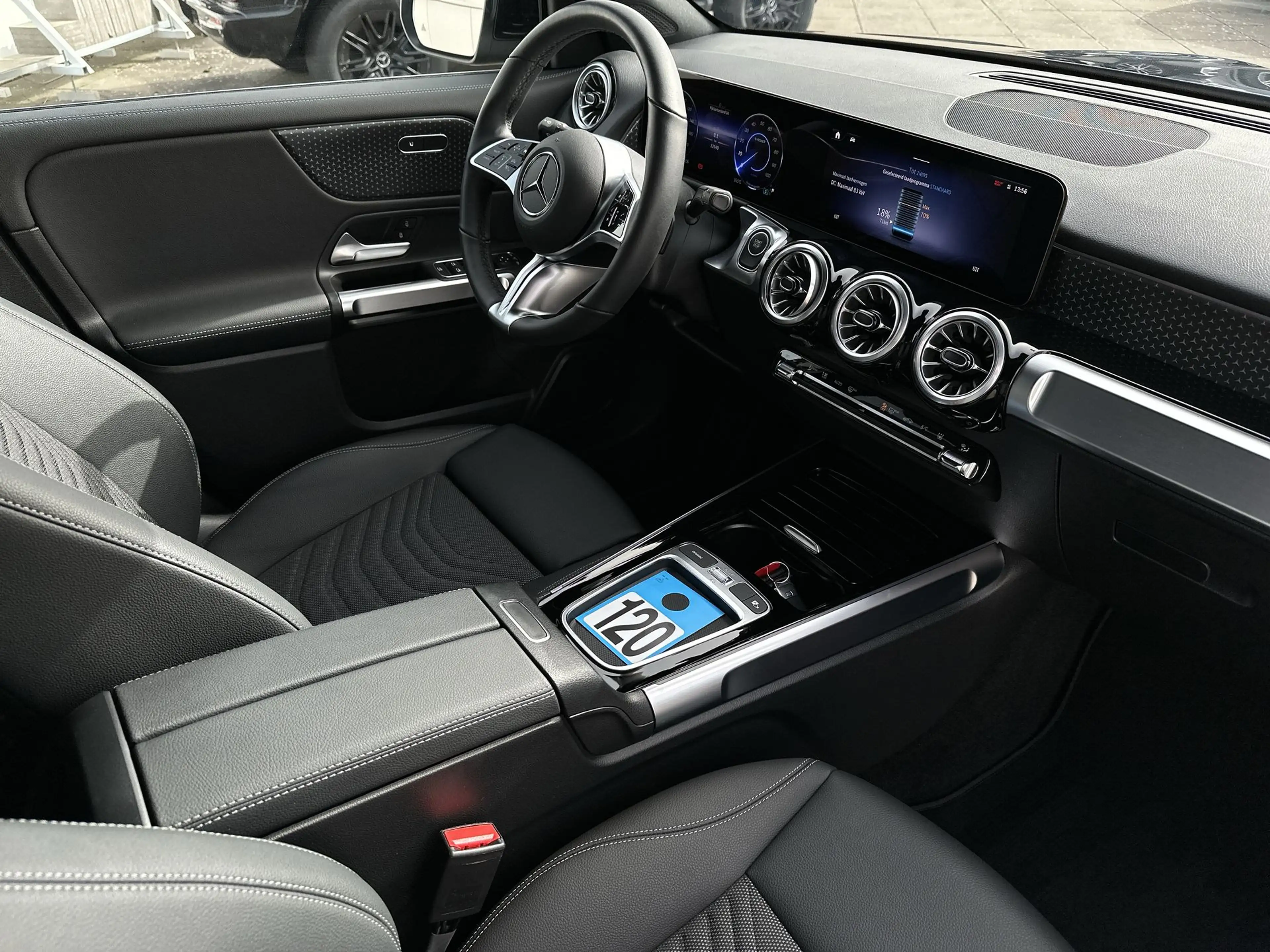 Mercedes-Benz EQB 300 4Matic 7 PLAATS Distronic  Sfeer Nightpack — photo 12