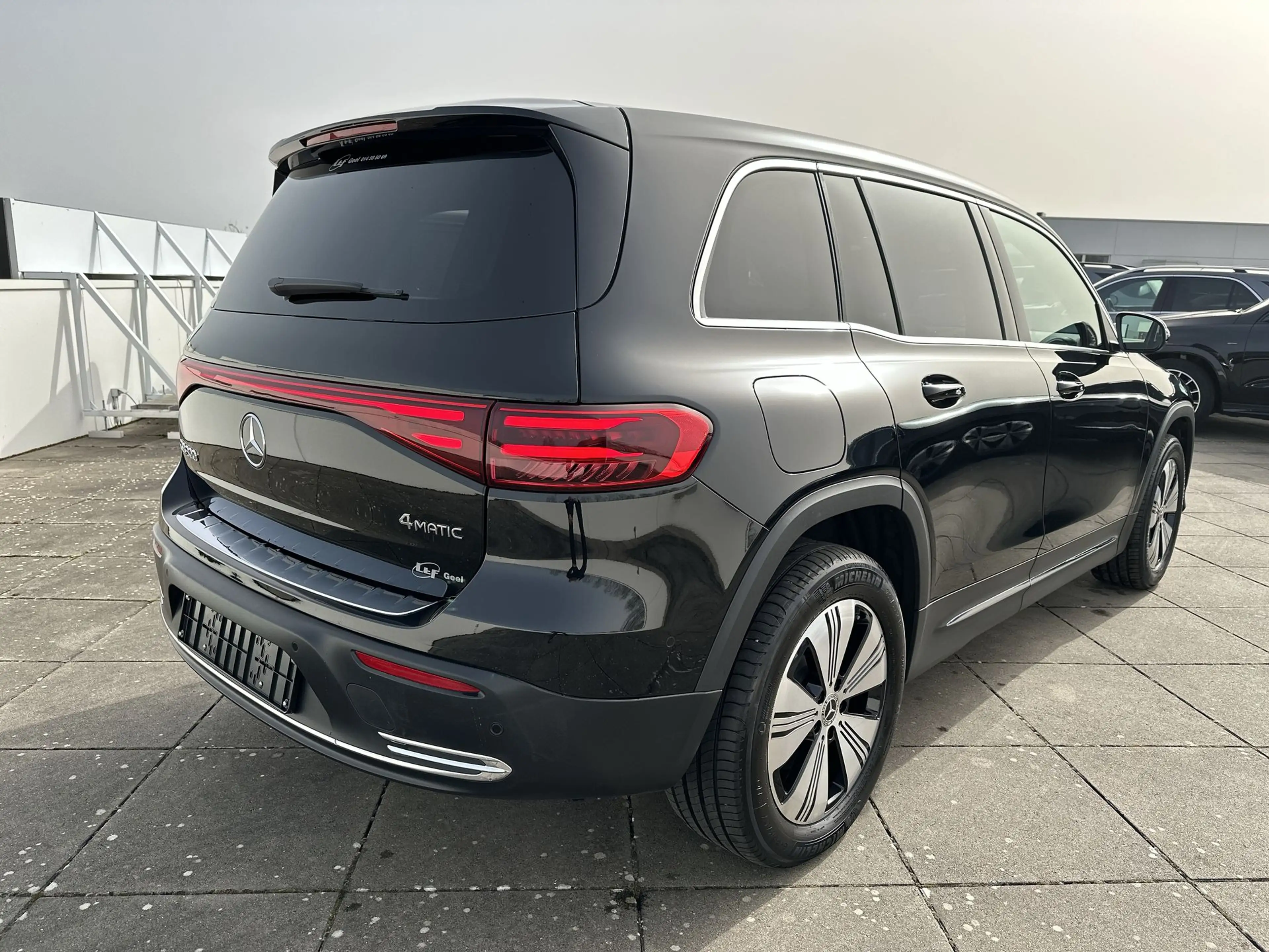 Mercedes-Benz EQB 300 4Matic 7 PLAATS Distronic  Sfeer Nightpack — photo 5
