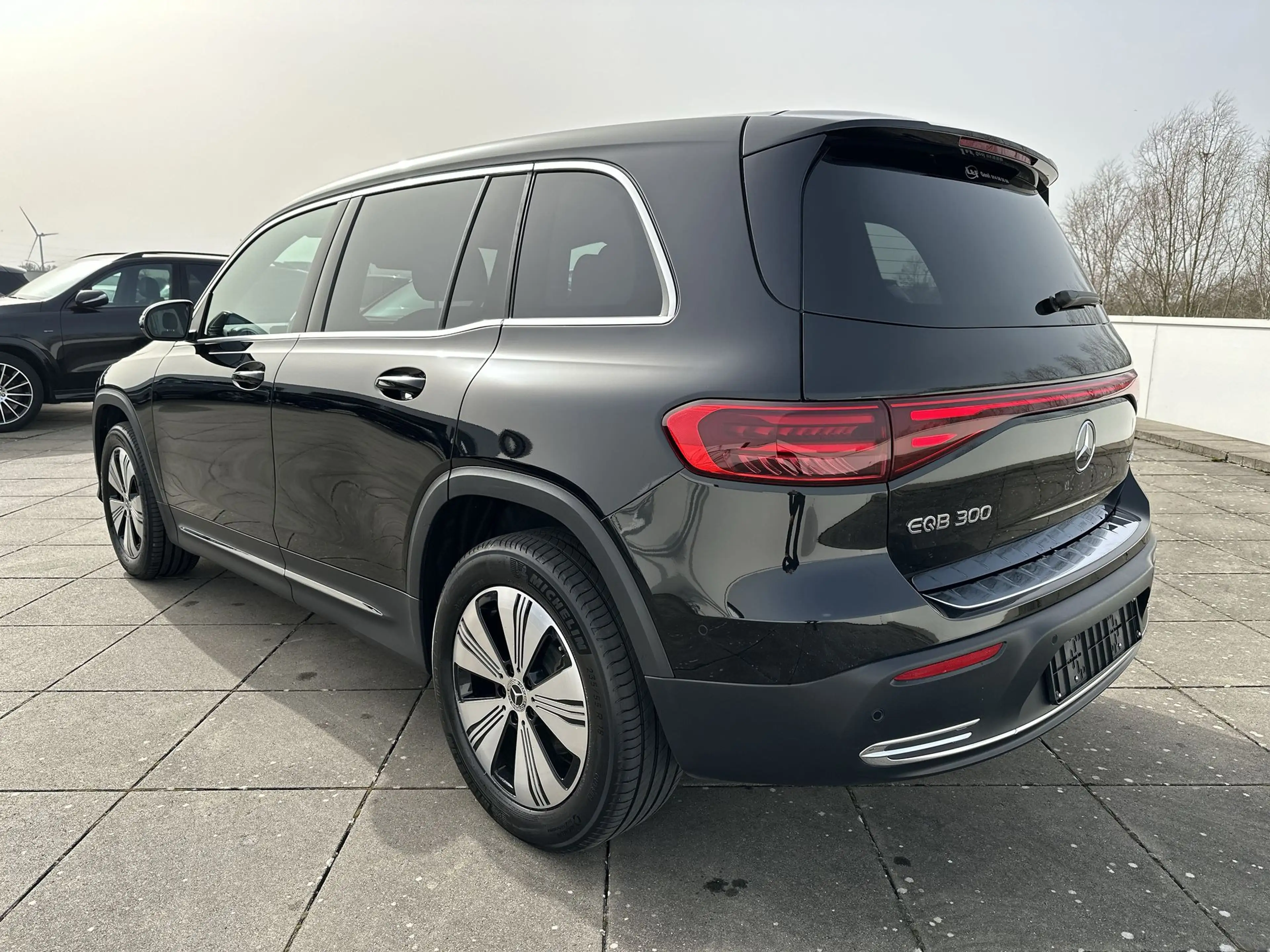 Mercedes-Benz EQB 300 4Matic 7 PLAATS Distronic  Sfeer Nightpack — photo 6