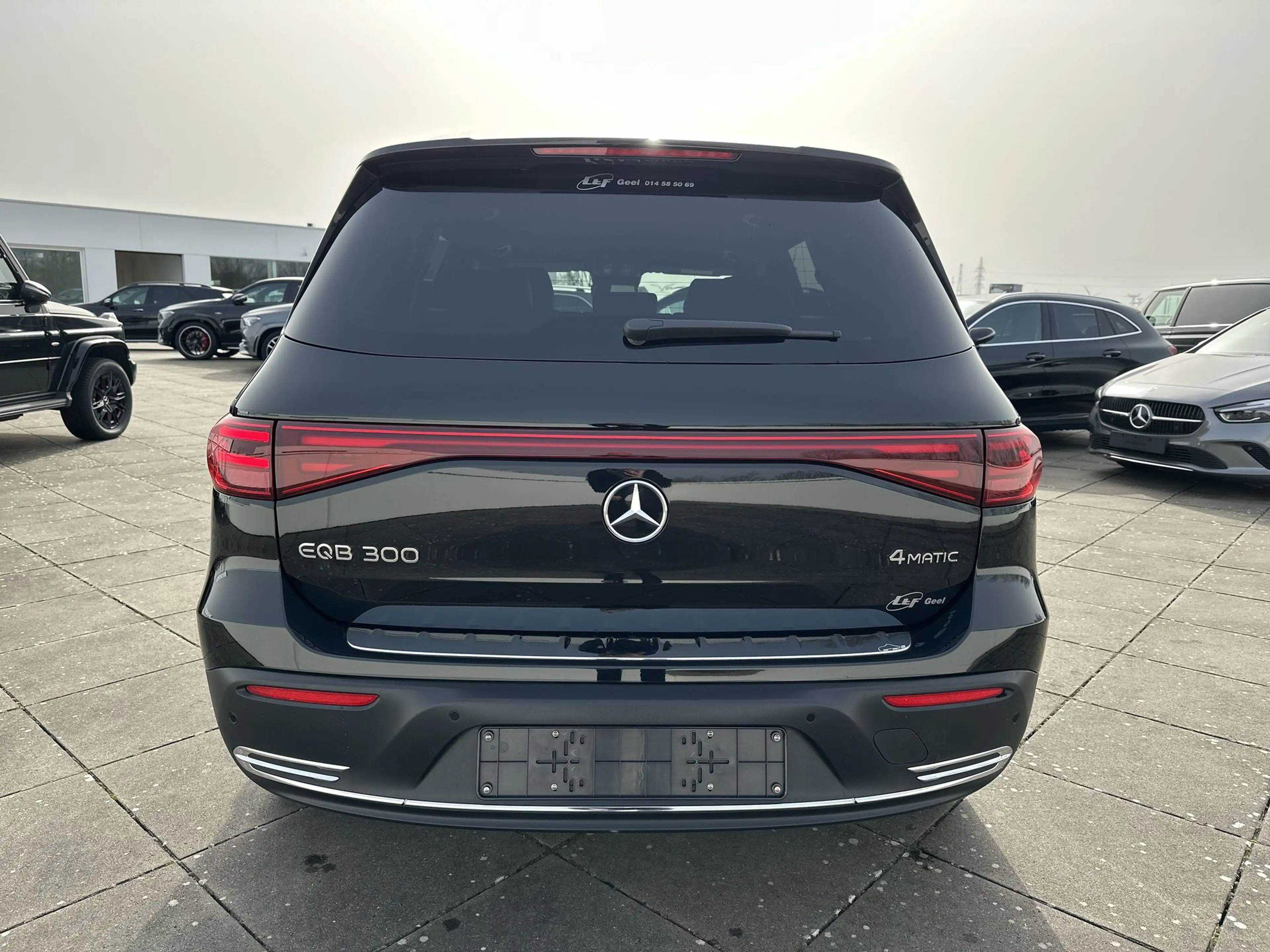 Mercedes-Benz EQB 300 4Matic 7 PLAATS Distronic  Sfeer Nightpack — photo 4