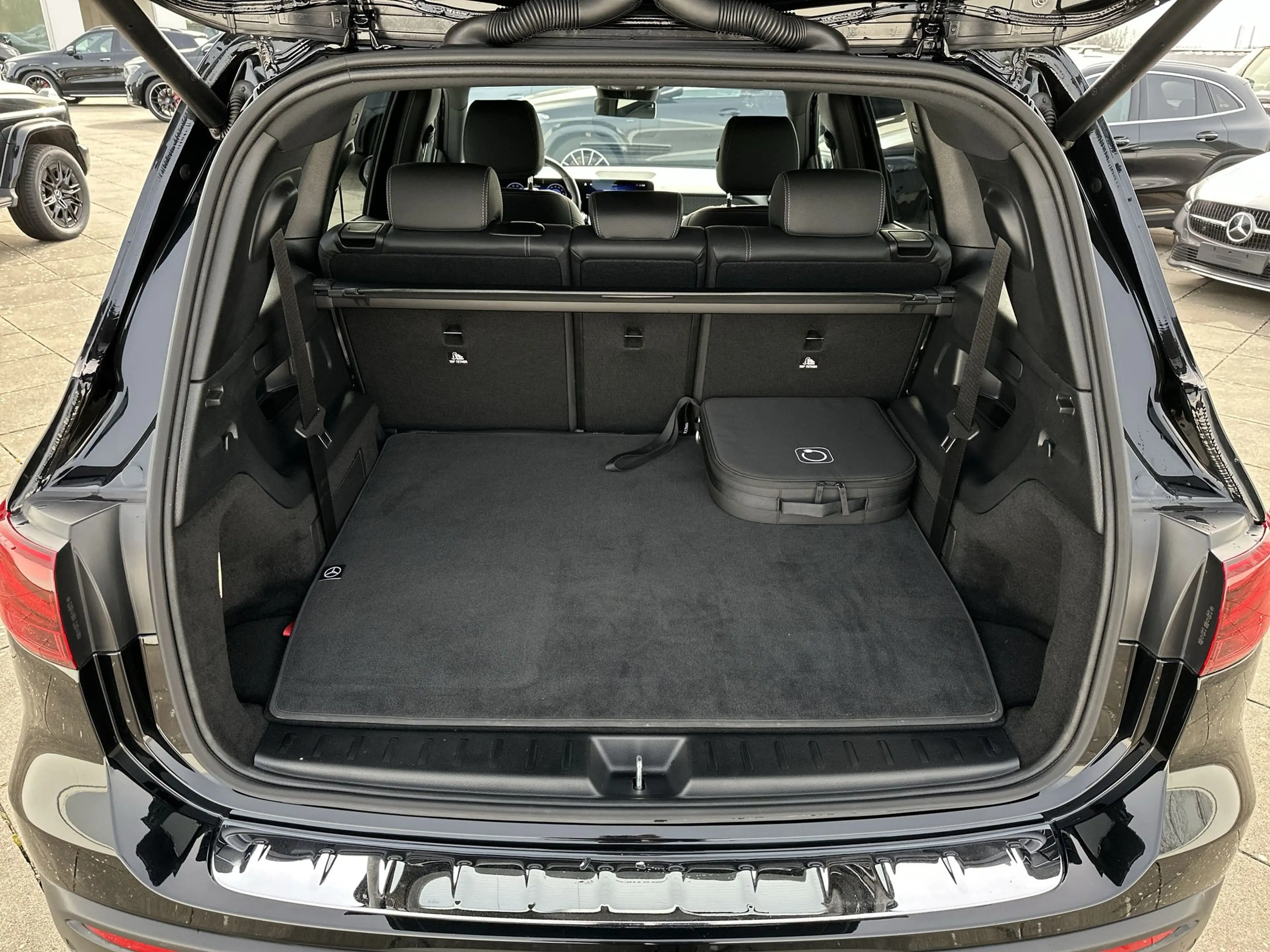 Mercedes-Benz EQB 300 4Matic 7 PLAATS Distronic  Sfeer Nightpack — photo 14