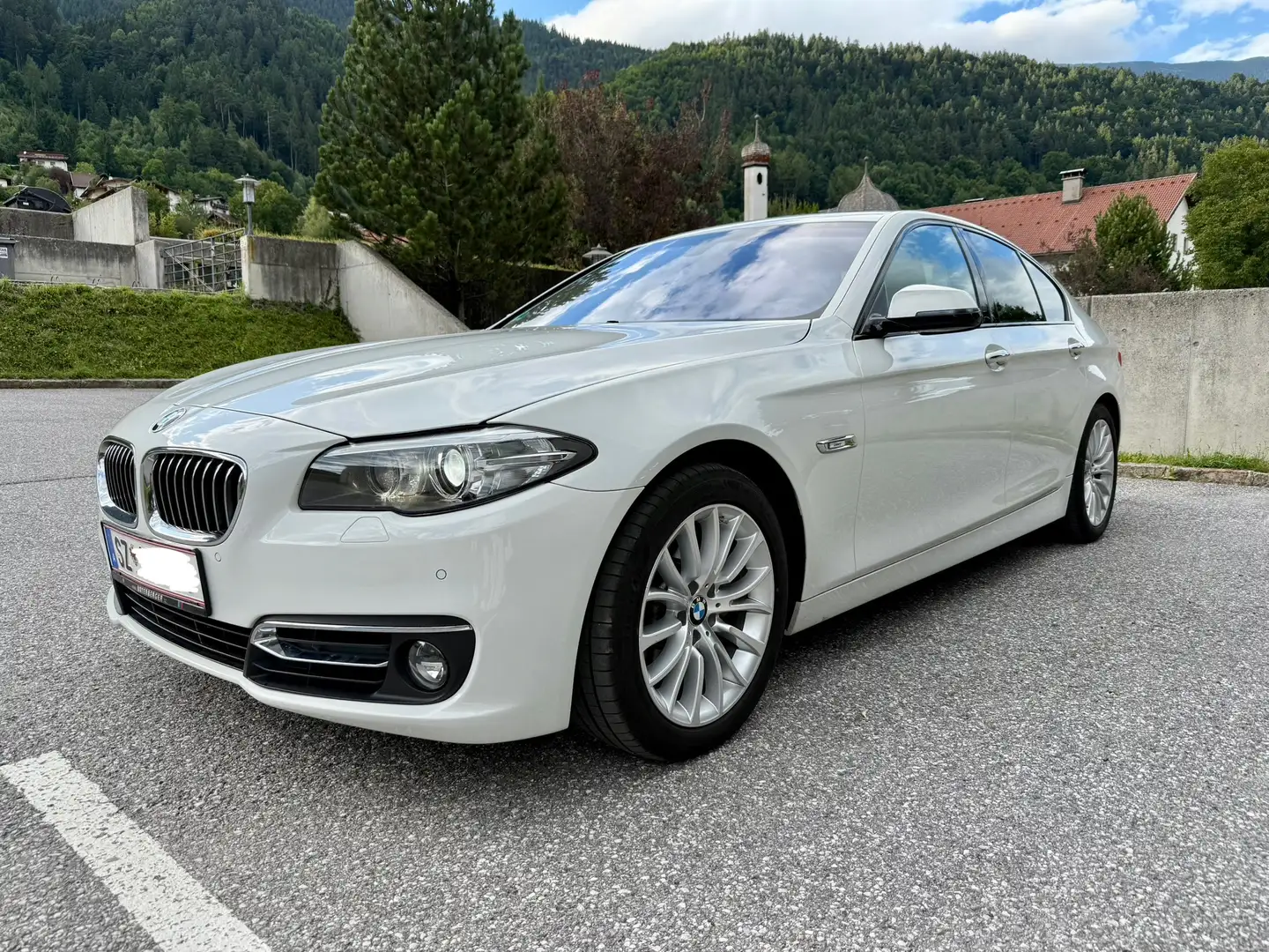 BMW 520 520d xDrive Österreich-Paket Aut. Weiß - 1