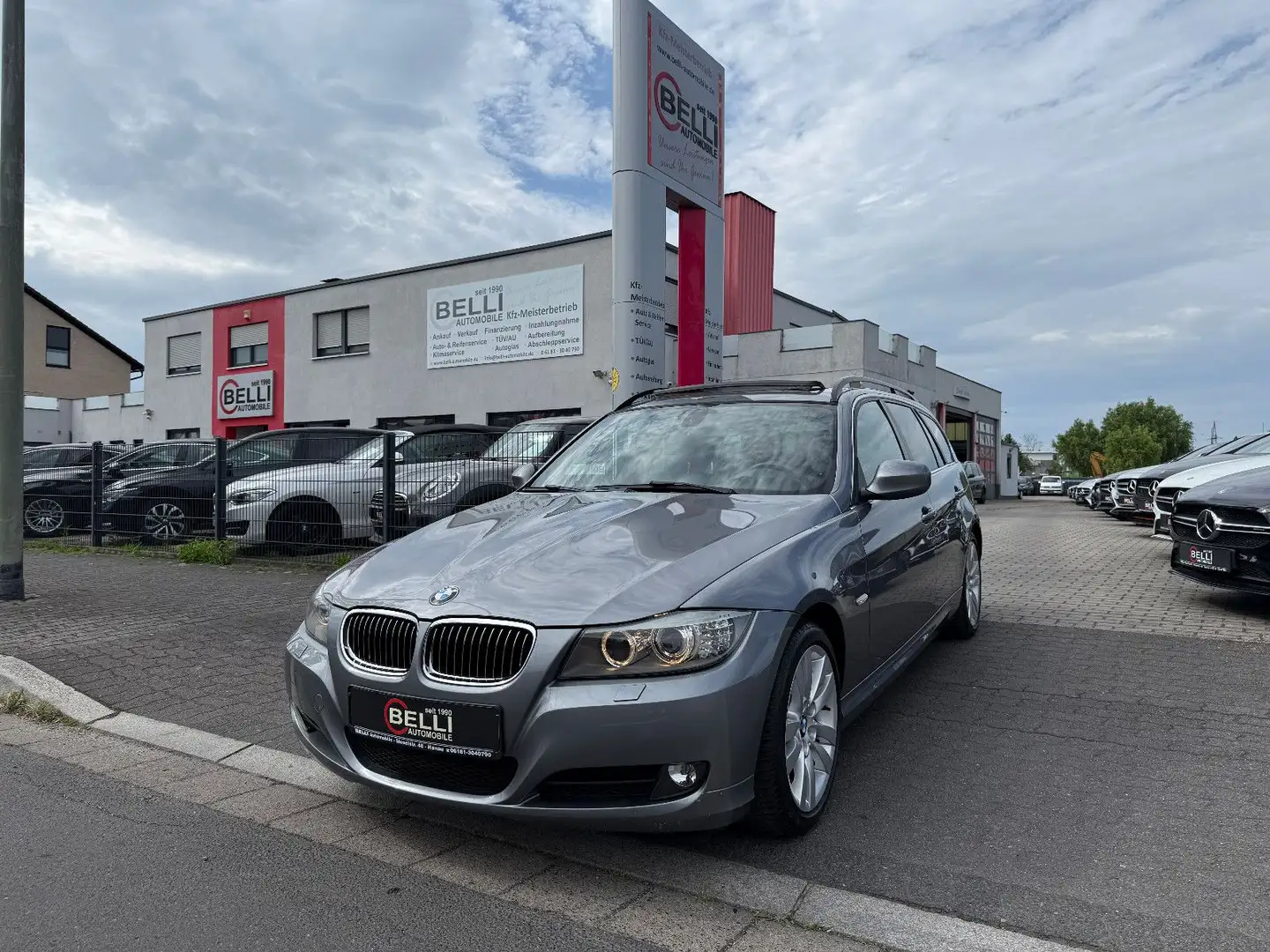 BMW 325 i Touring Bi-Xenon Pano 1. Hand FINANZIERUNG Grijs - 1