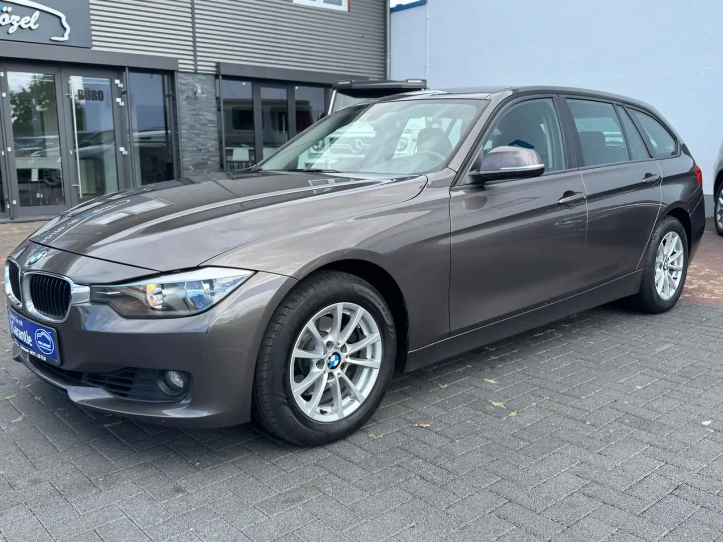 BMW 320 Baureihe 3 Touring 320 i *2. Hand *Navi Grau - 1