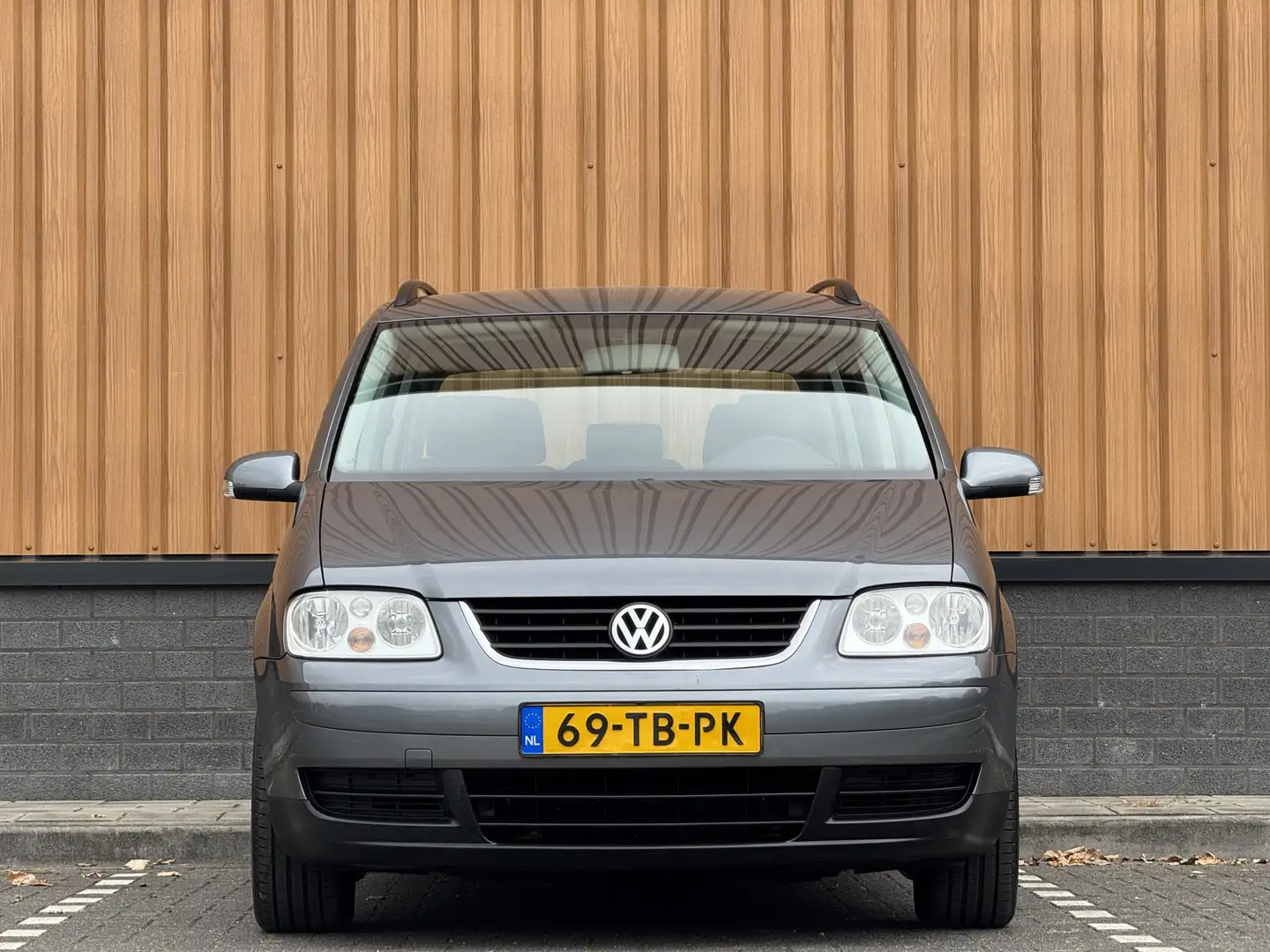 Volkswagen Touran 2.0-16V FSI Trendline | Trekhaak | Cruise Control Grijs - 2