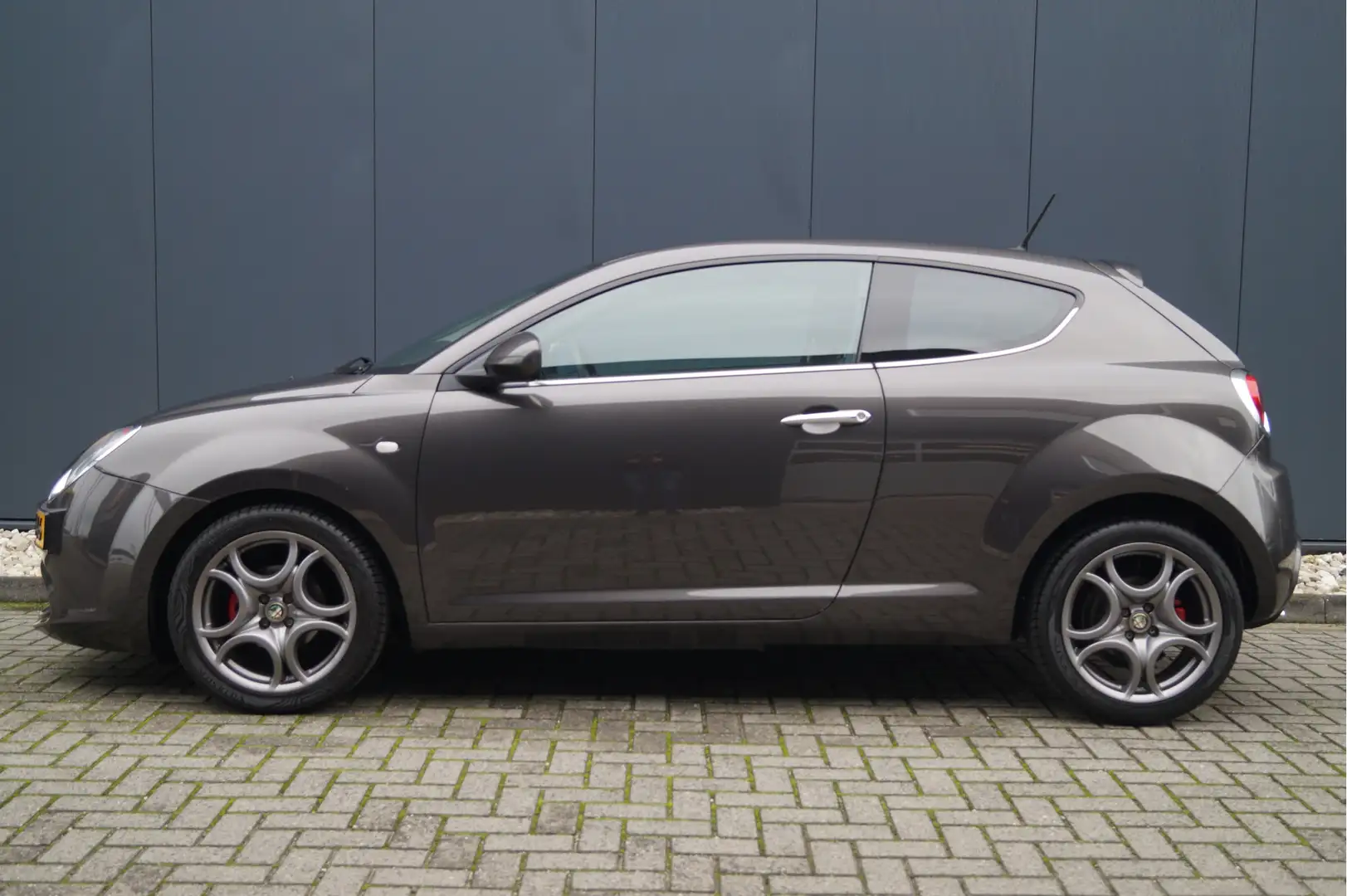 Alfa Romeo MiTo TwinAir Esclusivo | 17" Velgen | Leder | PDC achte Grijs - 2